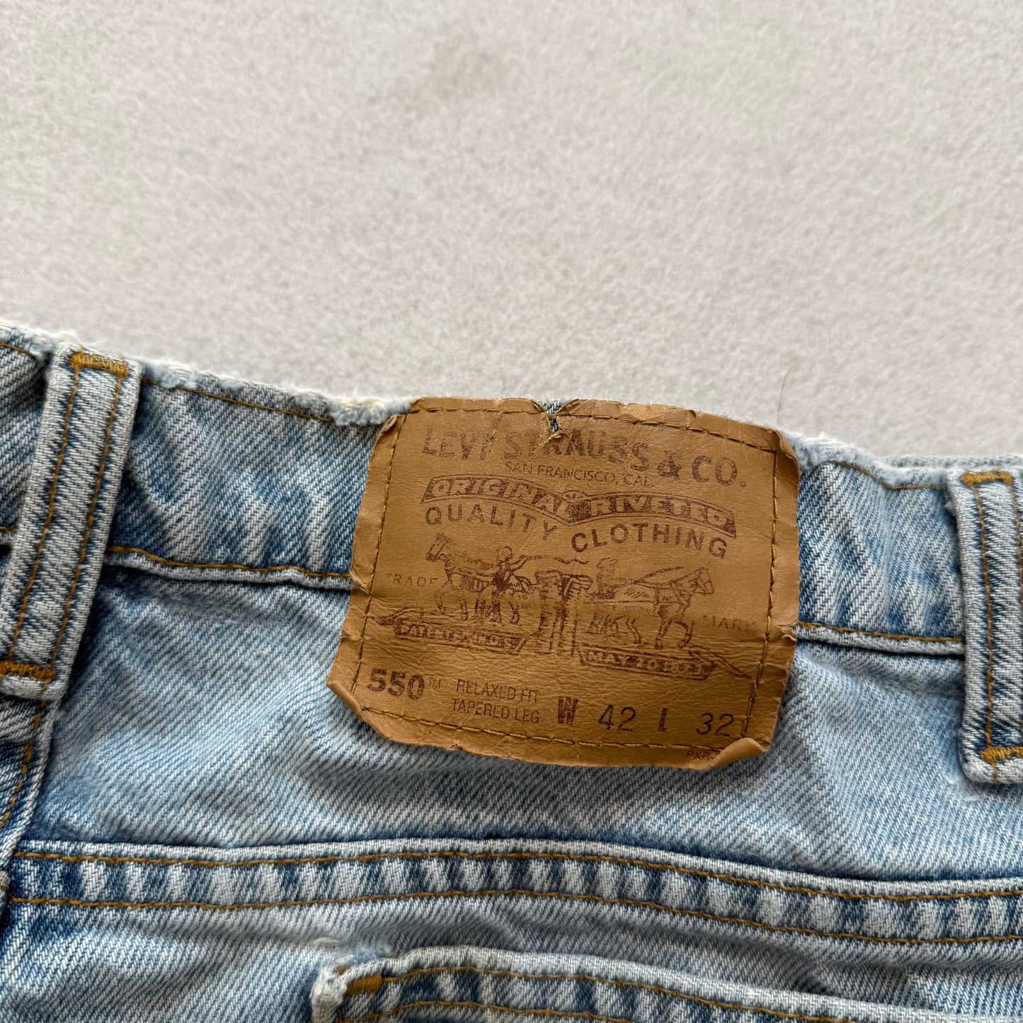 Levi's Strauss & Co. 550 Women's Blue Cut-Off Denim Short Zip-Fly Size 42x32