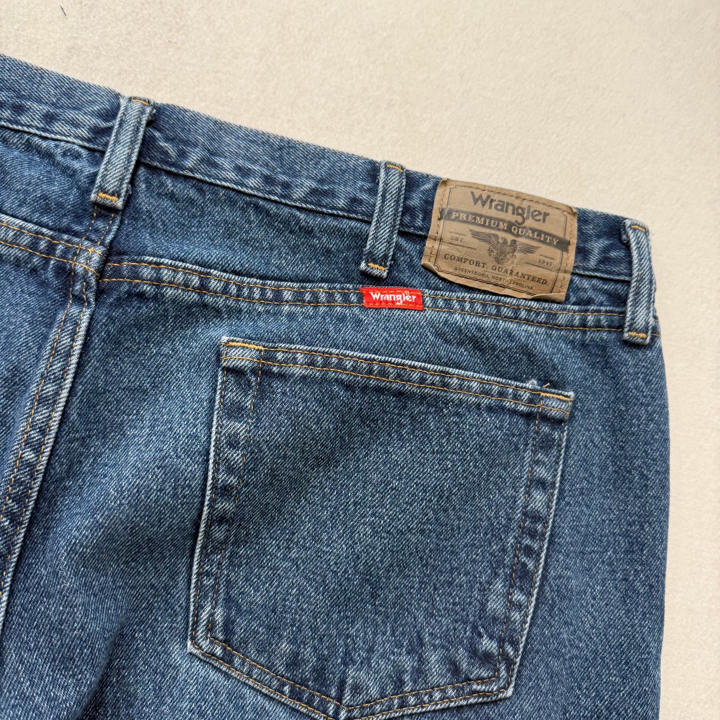 Wrangler Blue Denim Jeans Straight Leg Contrast Stitching Leather Logo Patch Size W40 L30