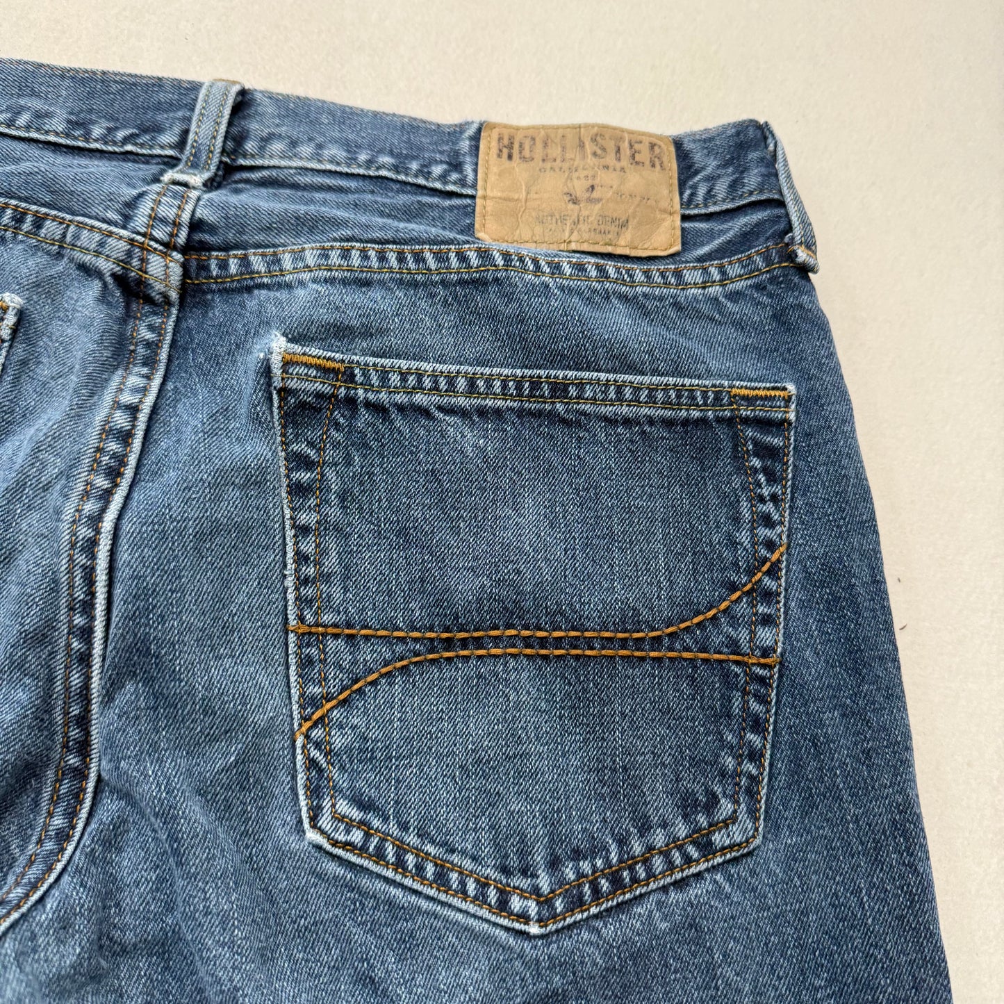 Hollister Mens Medium Wash Blue Denim Straight Leg Jeans 5-Pocket Design Size 32