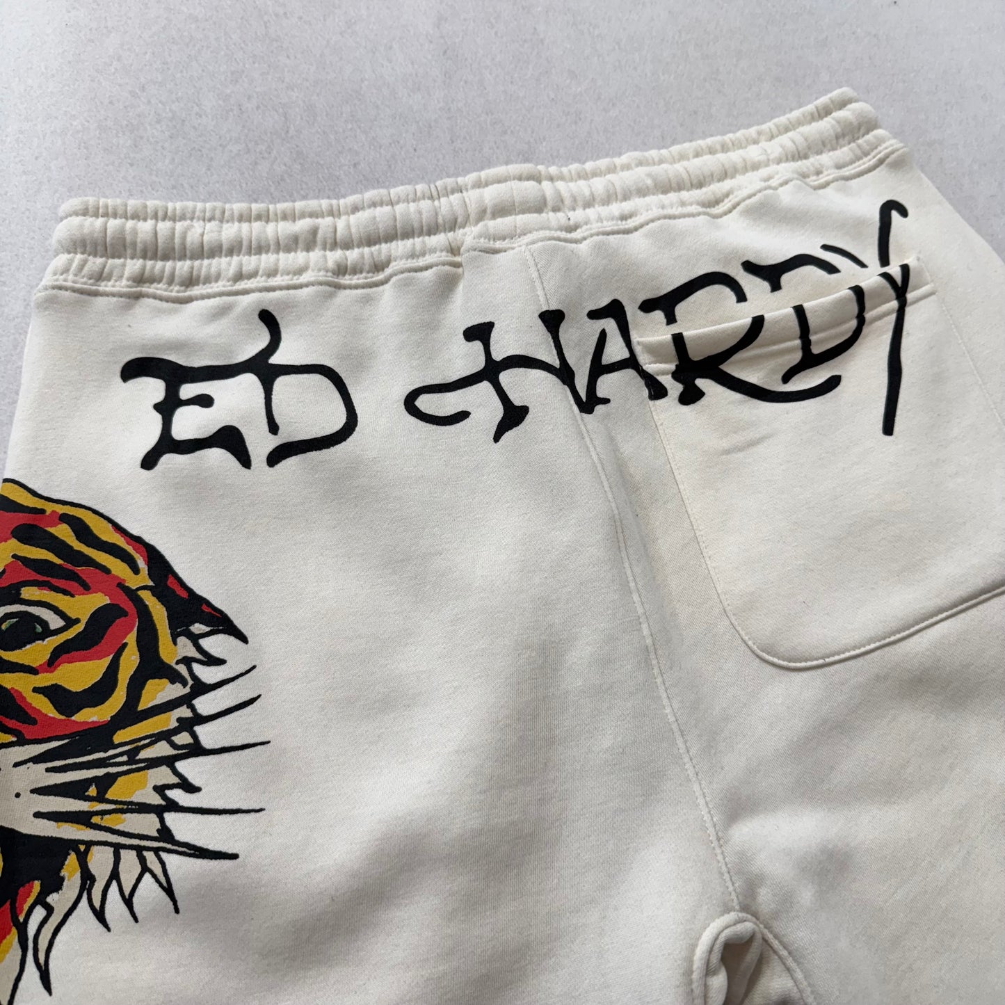 ED HARDY “Tiger Roar” CRÈME FLEECE SHORTS
