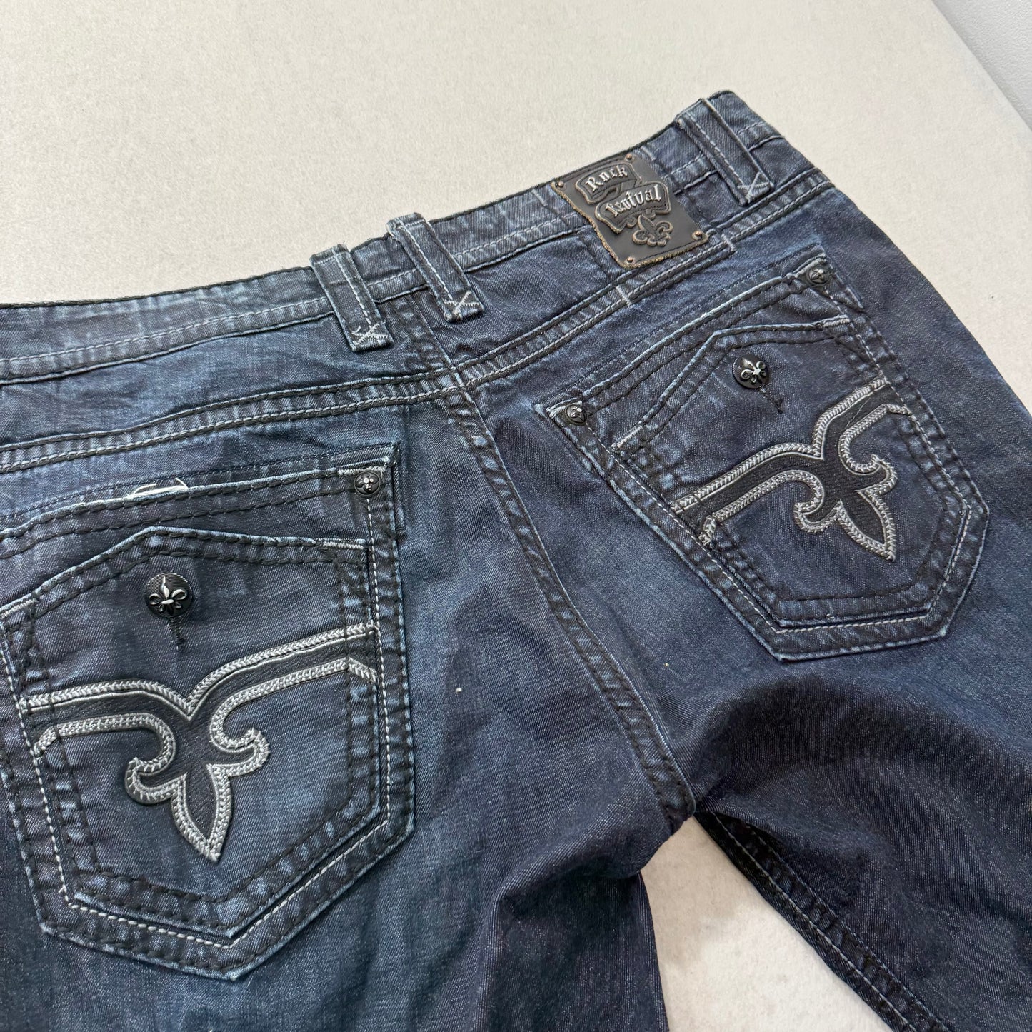 Rock Revival Leslie Dark Washed Indigo Denim Shorts Fleur-de-lis Pockets Size 42