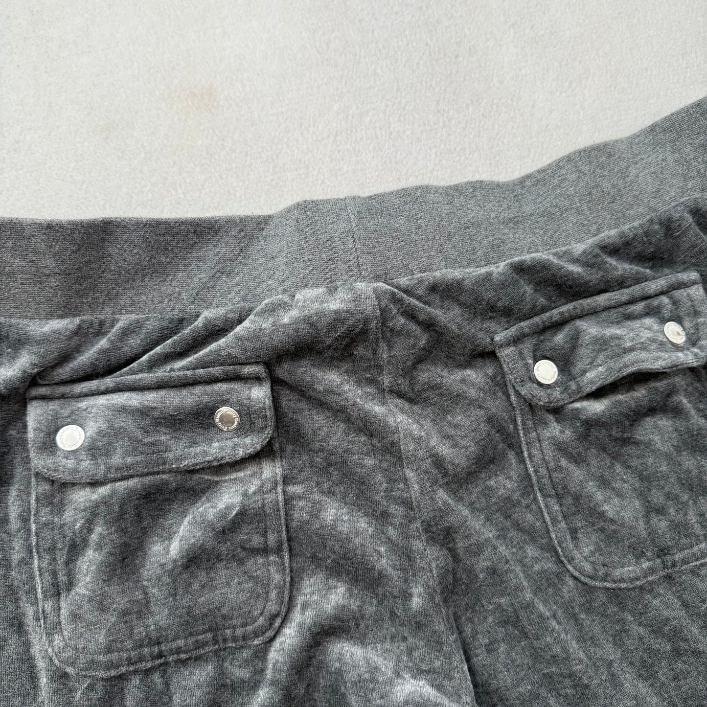 Juicy Couture Women's Grey Velour Flare Track Pants Back Snap Pockets Y2K Size M