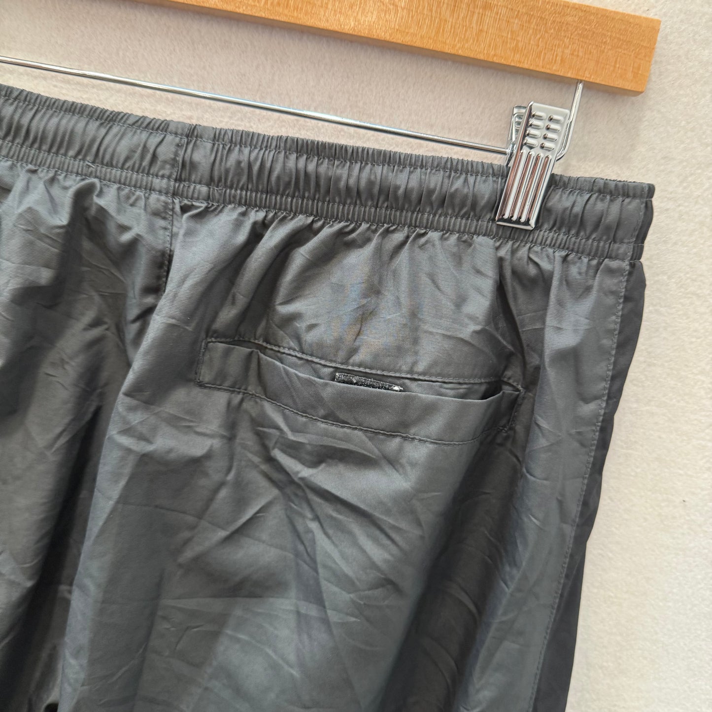Nike Men's Dark Gray Straight Wide Leg Track Pant Zipper Hem Windbreaker Size L