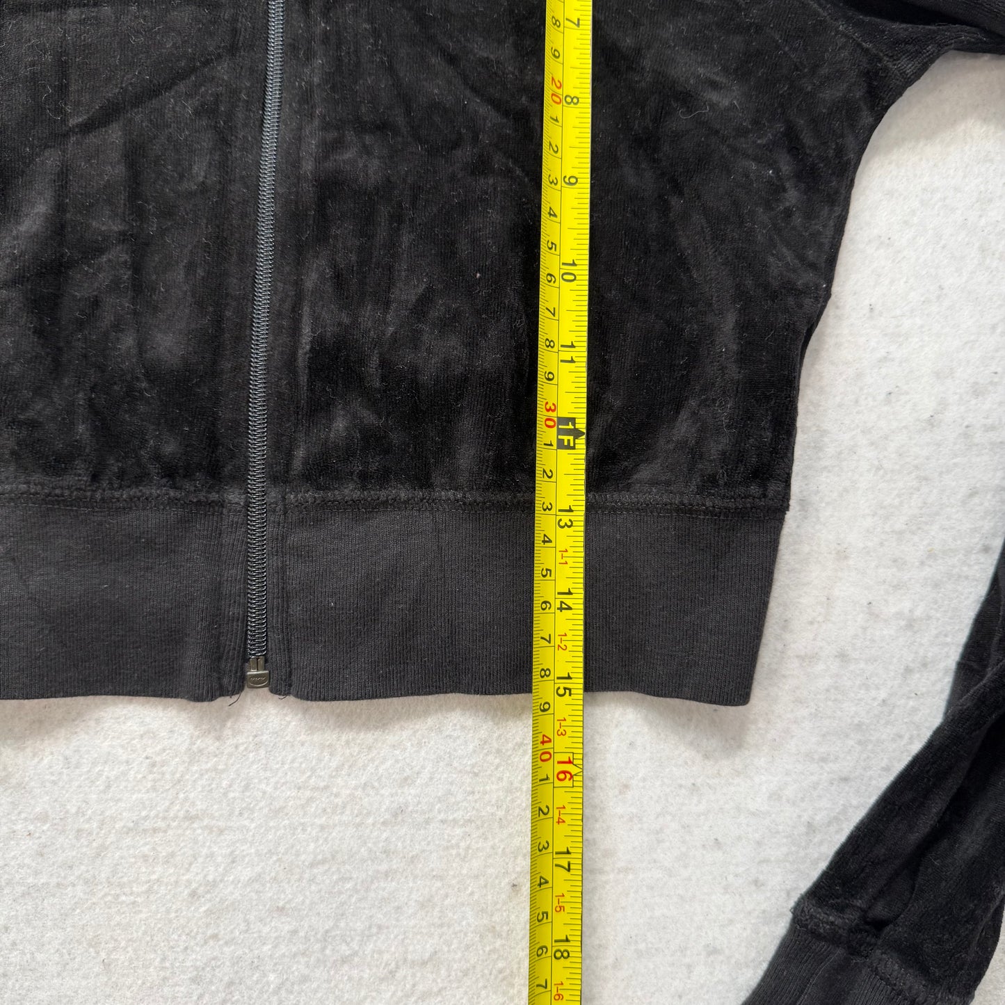 2003 Vintage Juicy Couture Women's Black Velour Zip-Up Cropped Hoodie Y2k Size P