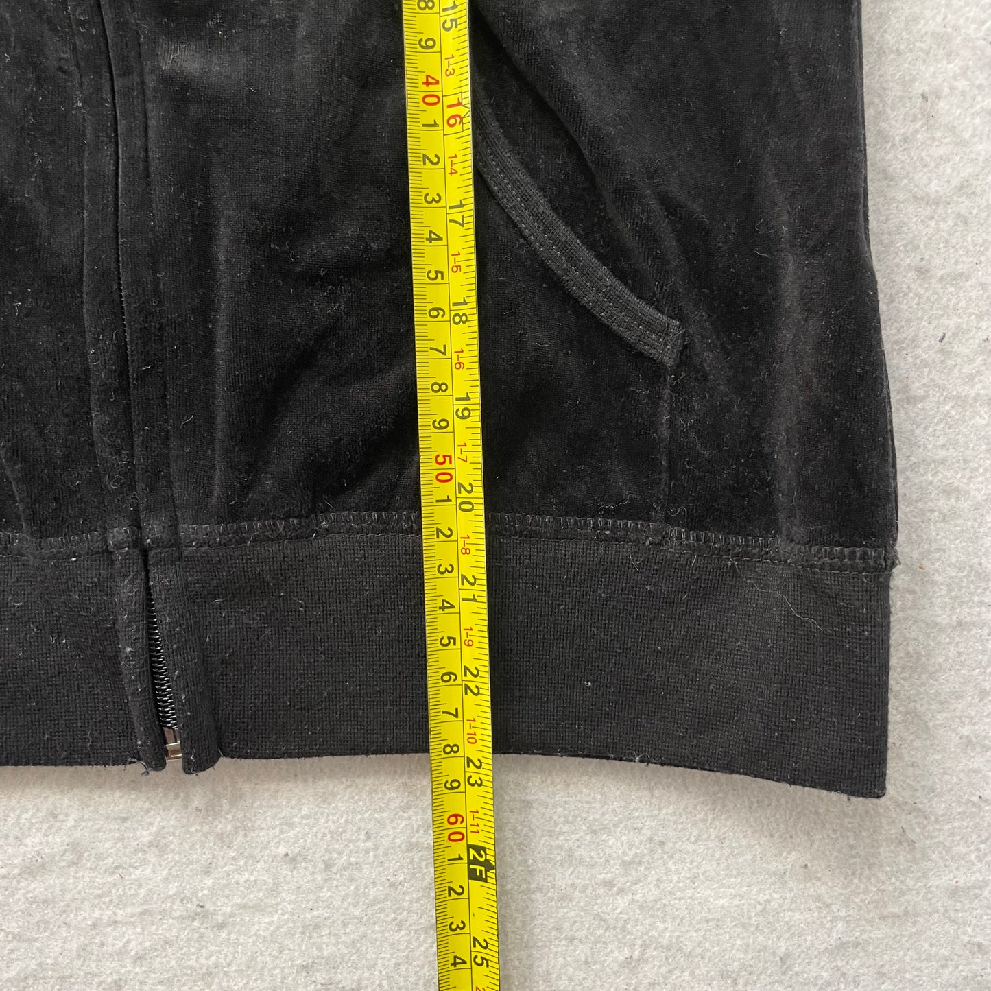 Vintage Juicy Couture Women Black Velour Zip-Up Hoodie Loungewear Pockets Size S