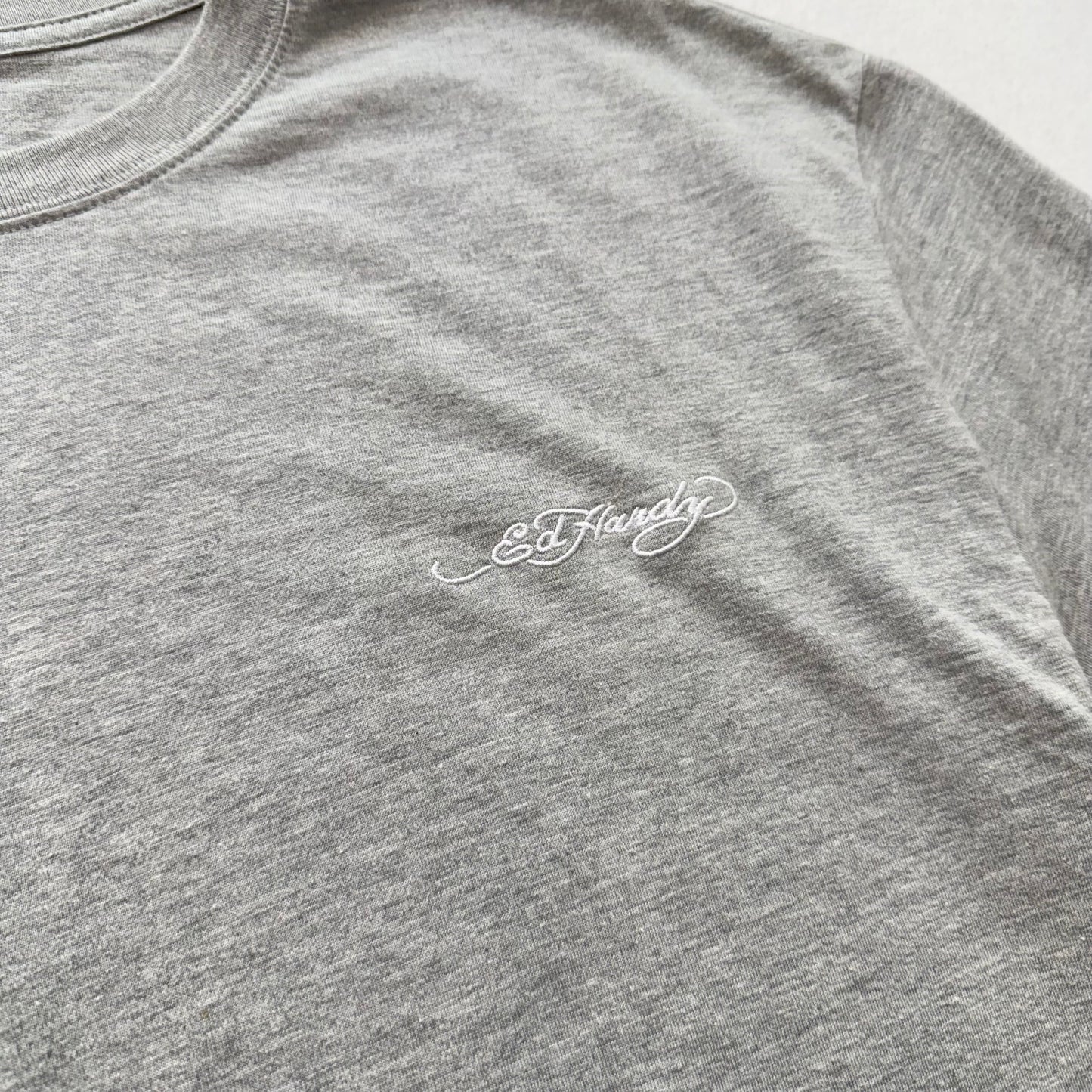 ED HARDY WHITE EMBROIDERED GREY TEE