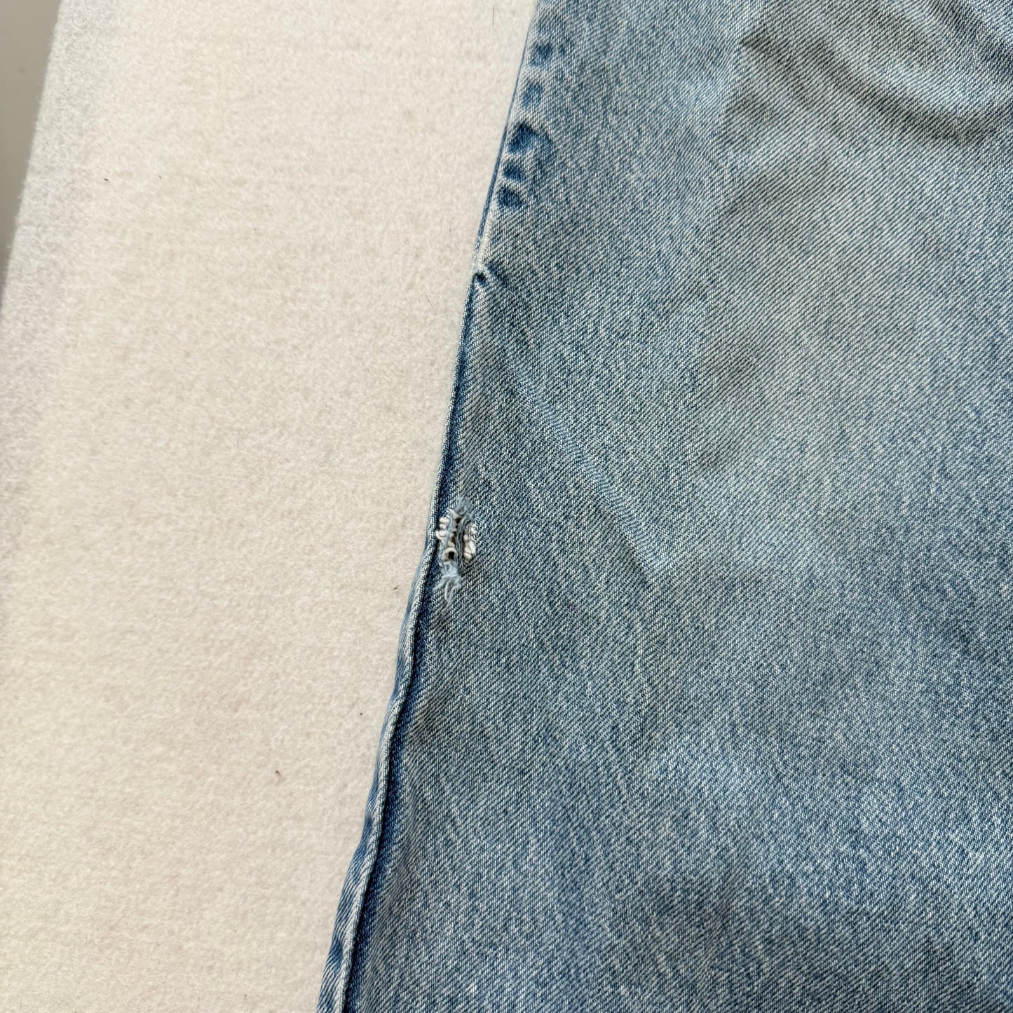 Carhartt Men's Light Wash Blue Denim Relaxed Fit Straight Leg Jeans Logo Size 36
