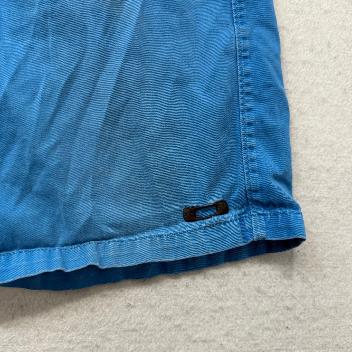Oakley Men's Bright Blue Cotton Blend Chino Shorts Zip Fly Pockets Logo Size 33