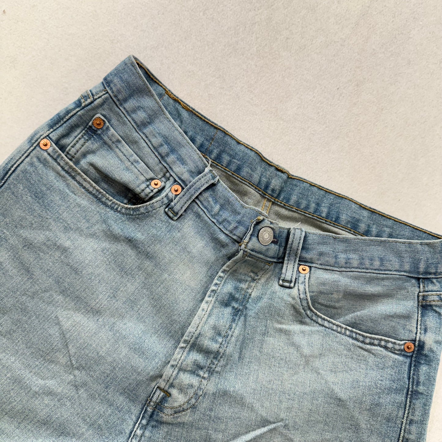 Levi Strauss & Co. 501 Men's Light Blue Denim Slim Straight Leg Jeans Waist 31