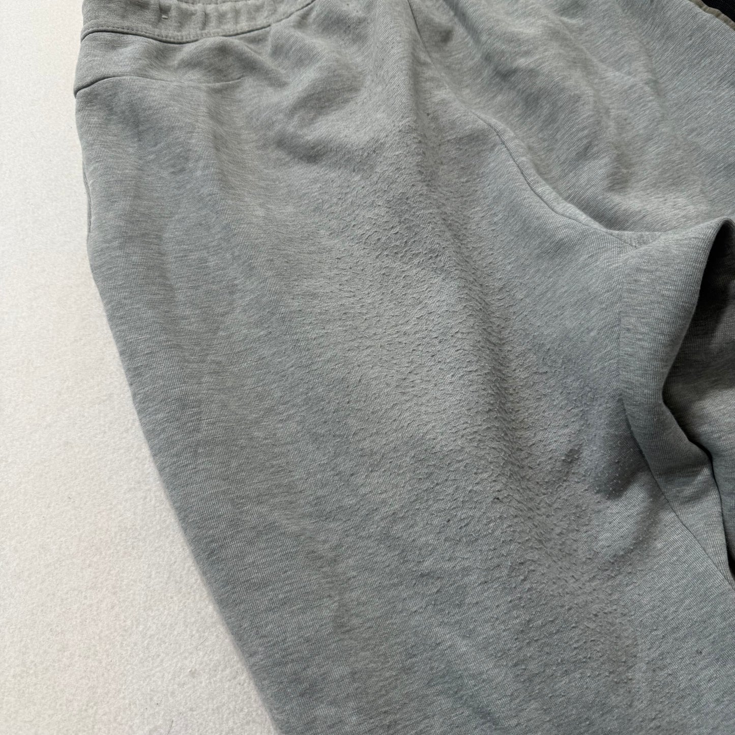 Nike Tech Men's Heather Gray Fleece Joggers Zipper Pockets Swoosh Logo Size L