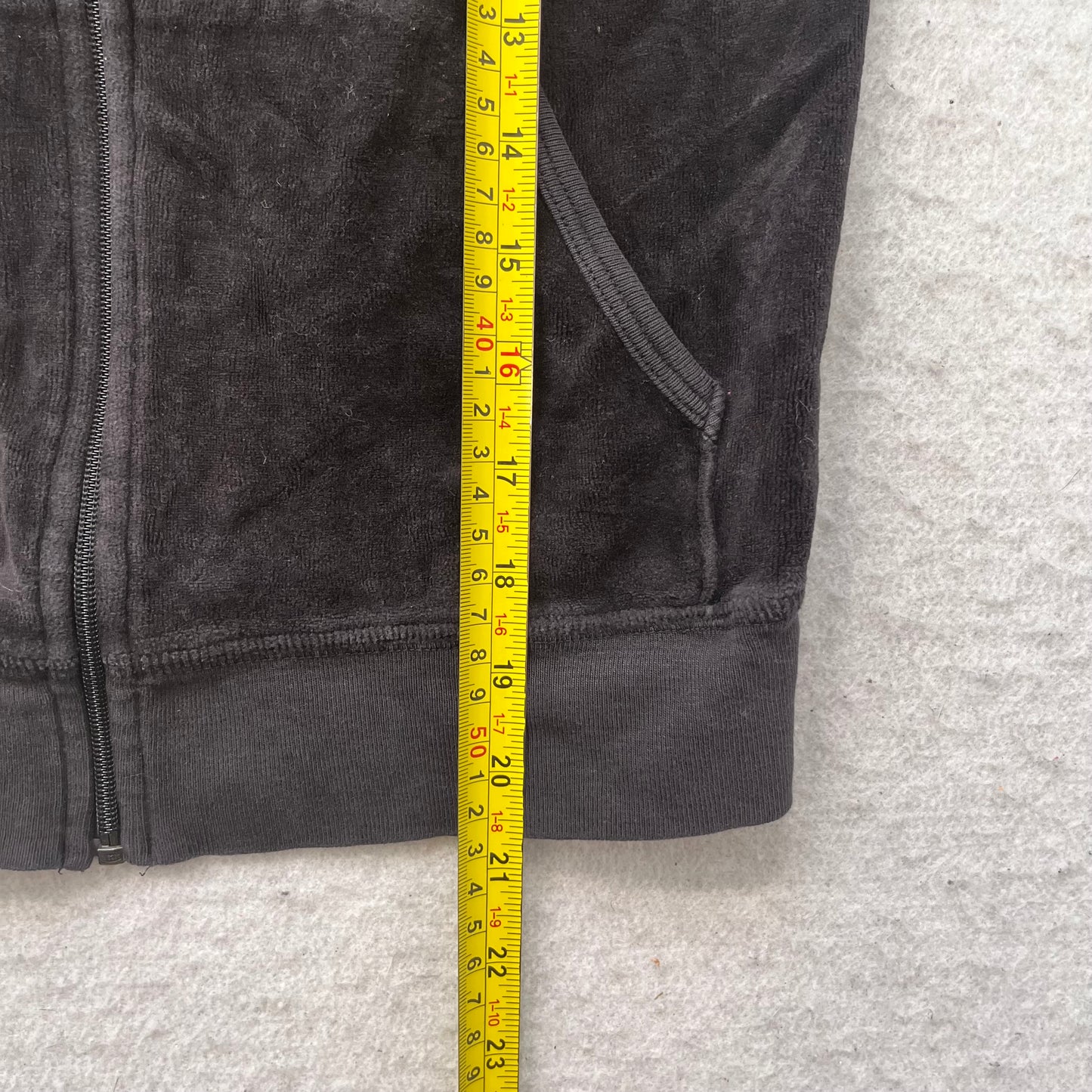 Vintage Juicy Couture Women Black Velour Zip-Up Hoodie Loungewear Pockets Size S