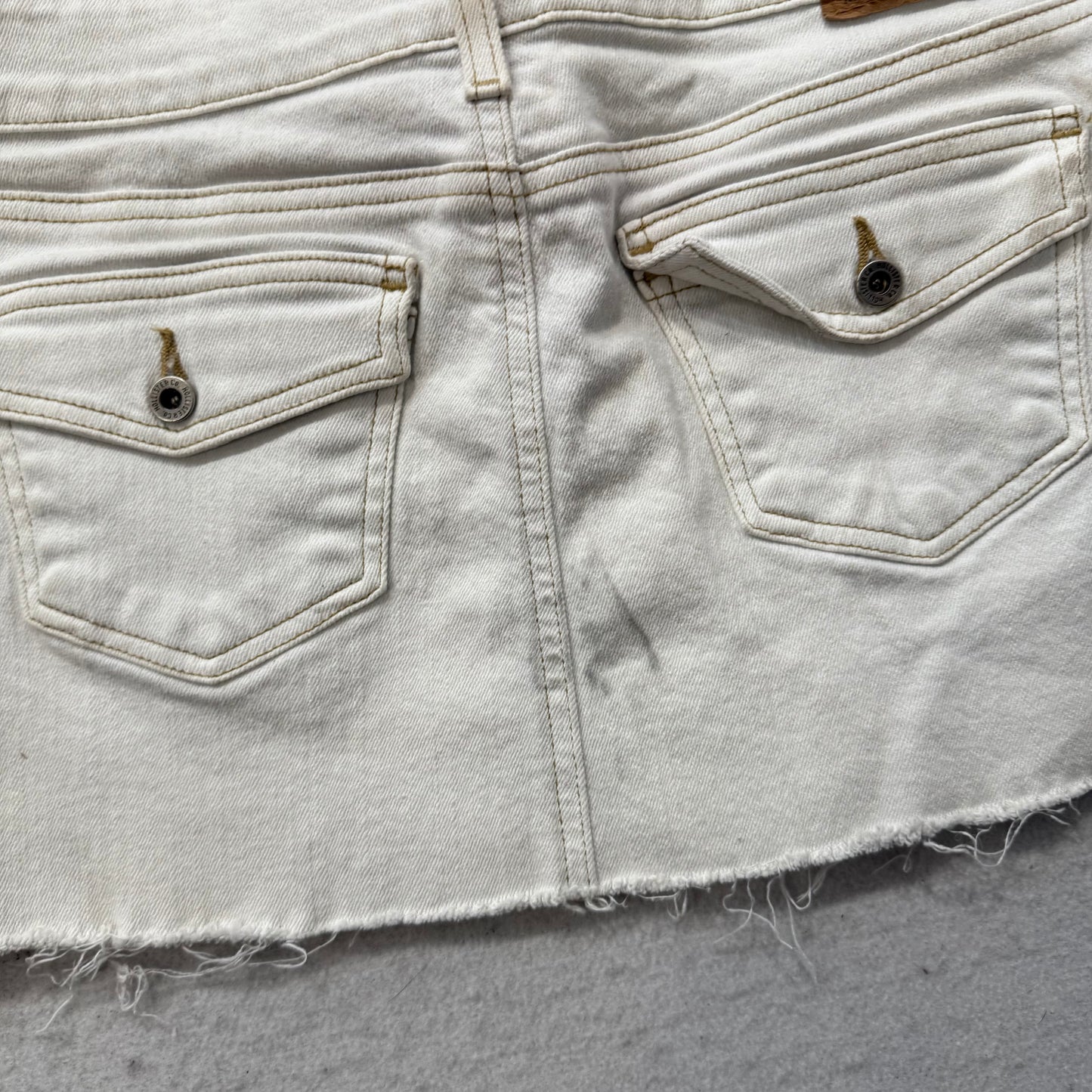 Hollister Co. Women's White Denim Micro Mini Skirt Low-Rise Frayed Hem Size 7