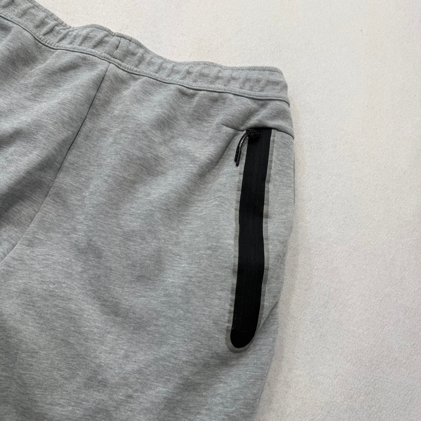 Nike Sportswear Men's Heather Gray Tech Fleece Joggers Pants Drawstring Size L