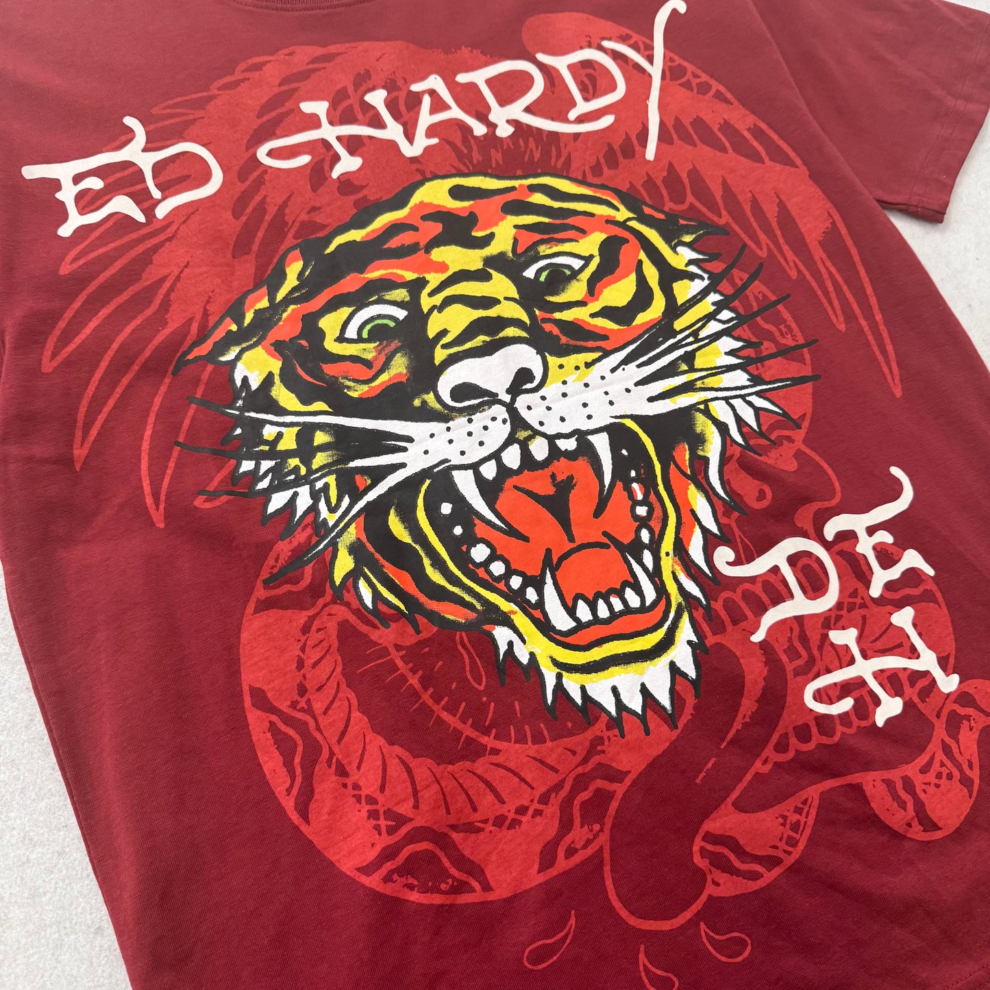 ED HARDY “Tiger Roar” BURGUNDY GRAPHIC TEE