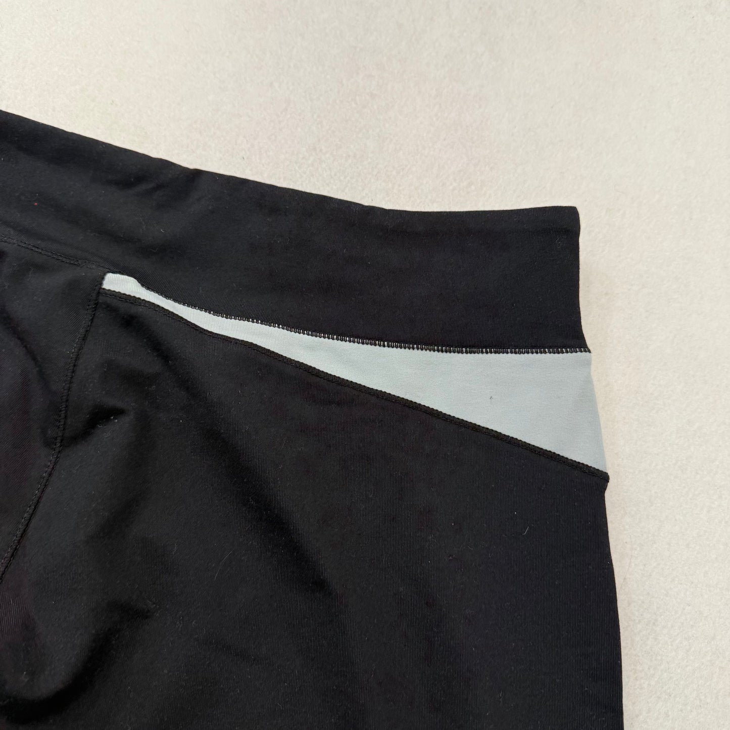 Alo Yoga Women's Black Nylon Flared Legging Stretch Athleisure Y2k Size L NWT