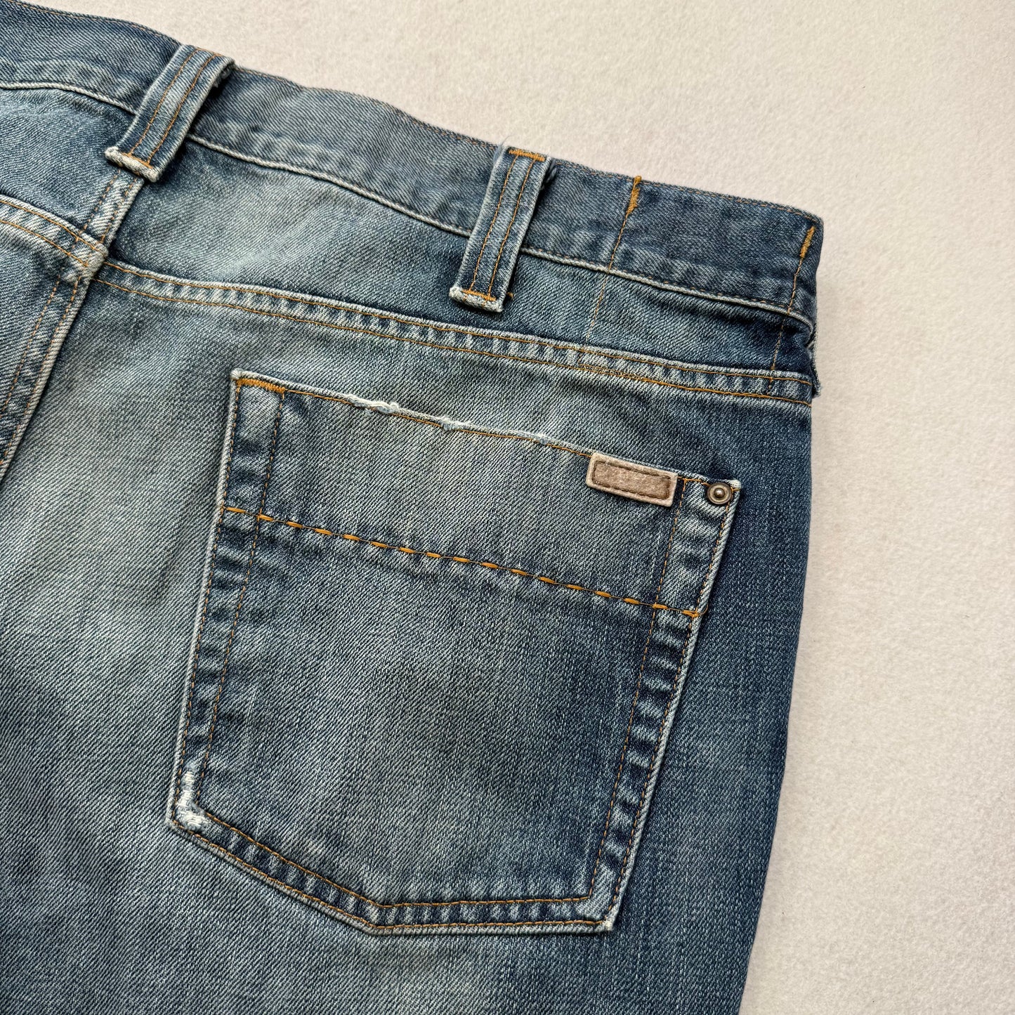 Carhartt Men's Medium Wash Blue Denim Relaxed Bootcut Jeans Raw Hem Y2K Size 40