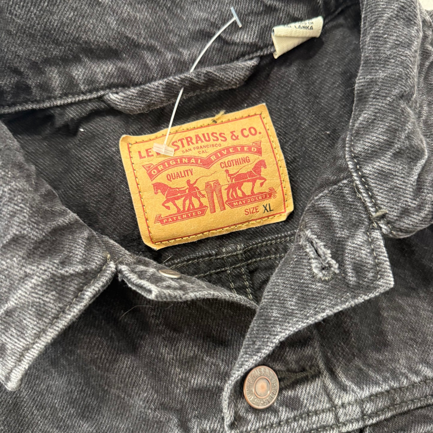Levi Strauss & Co Women’s Cropped Button-Up Trucker Jacket Classic Denim Style Size XL