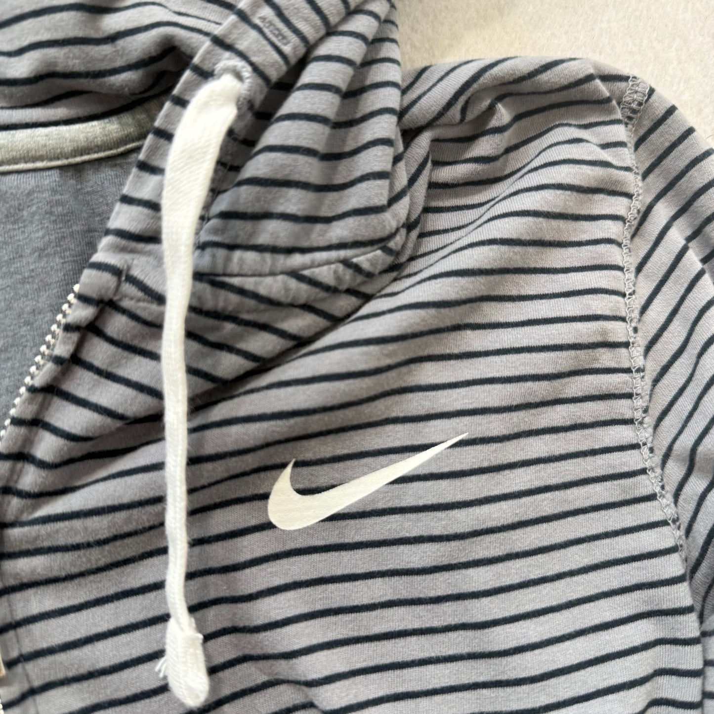 Nike Y2K Gray Striped Short Sleeve Full Zip Hoodie Kangaroo Pocket Size M
