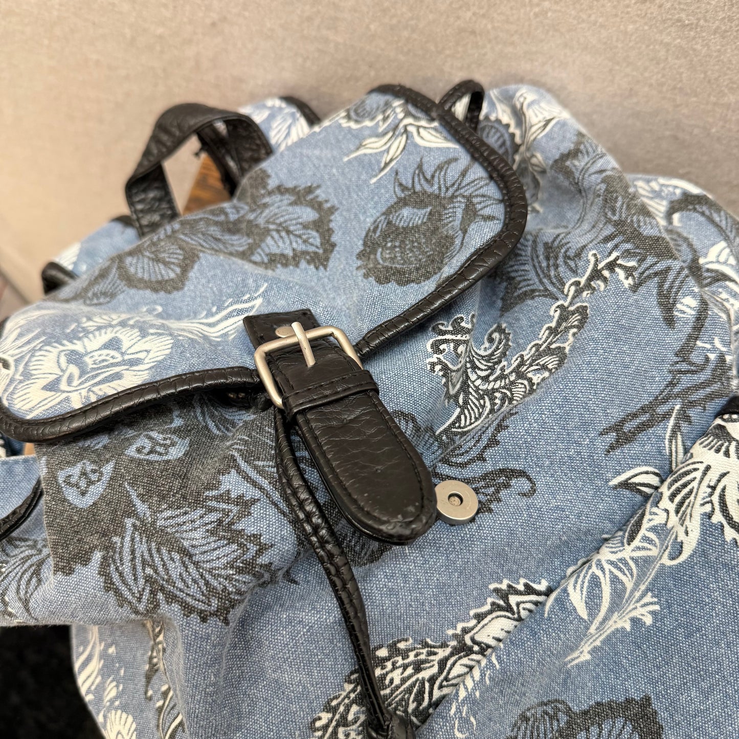 Aeropostale Blue White Paisley Canvas Flap Top Backpack Utility Pockets Size L