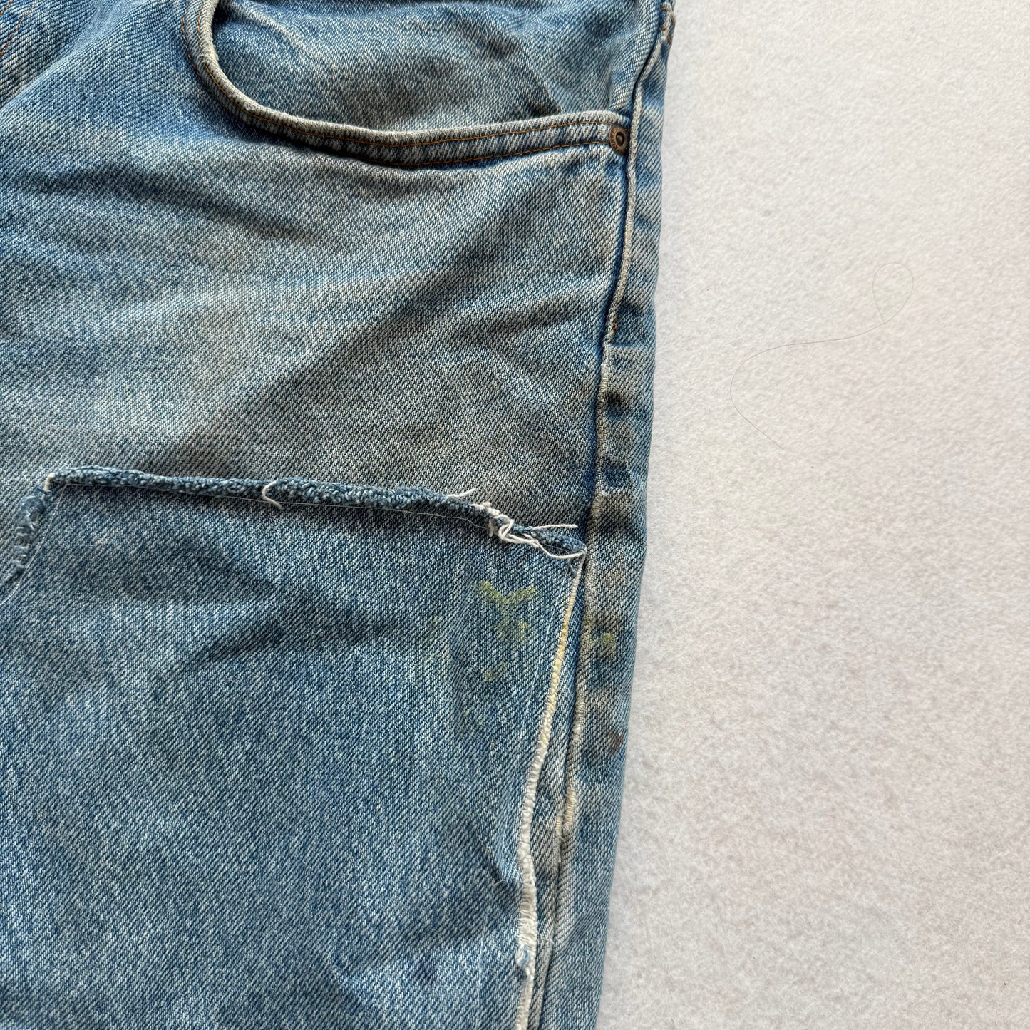 Kirkland Men's Medium Blue Denim Double Knee Cut-Off Shorts Frayed Hem Size 34