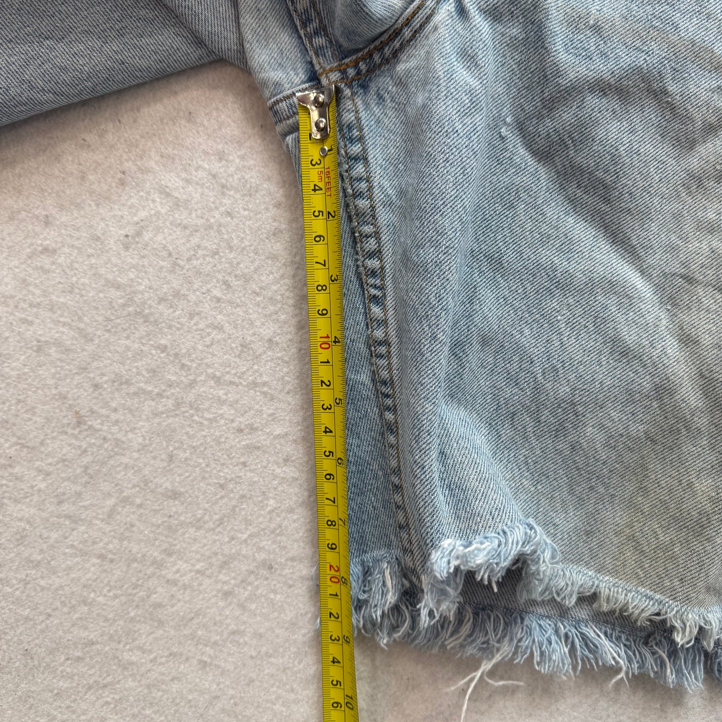 Levi's Strauss & Co. 550 Women's Blue Cut-Off Denim Short Zip-Fly Size 42x32