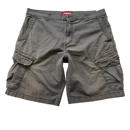 Unionbay Men's Olive Cargo Shorts Authentic Fit Pockets Classic Zip-Fly Size W38