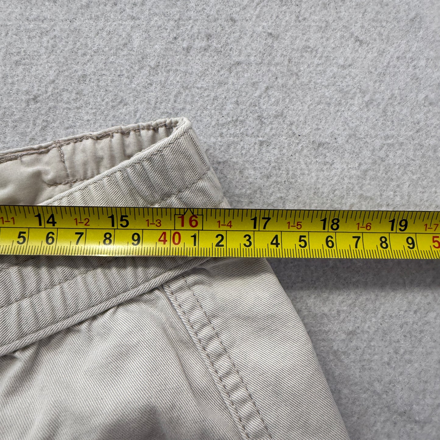 St. John's Bay Men White Classic Cargo Shorts Flap Pocket Elastic Waist Size 36