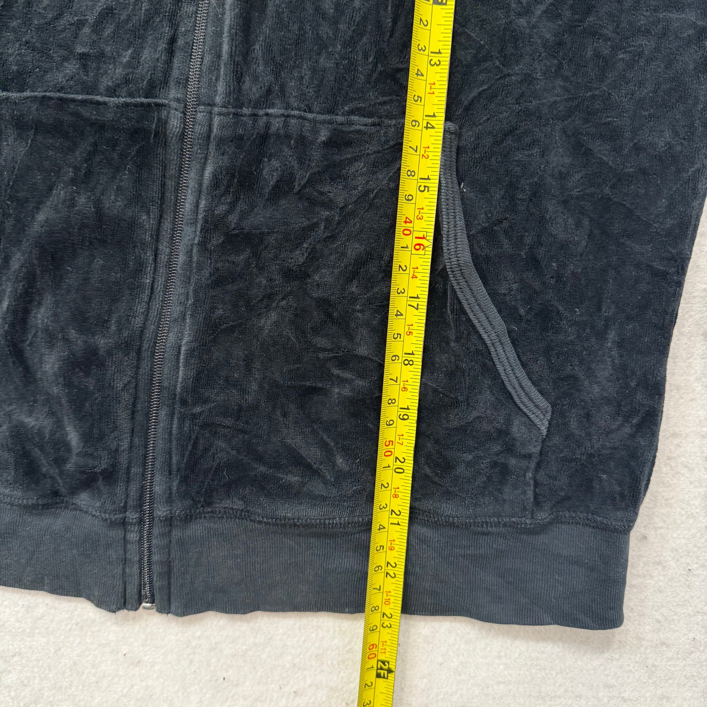 2003 Juicy Couture “Juicy Loves Saks” Women Black Velour Full Zip Hoodie Size XL