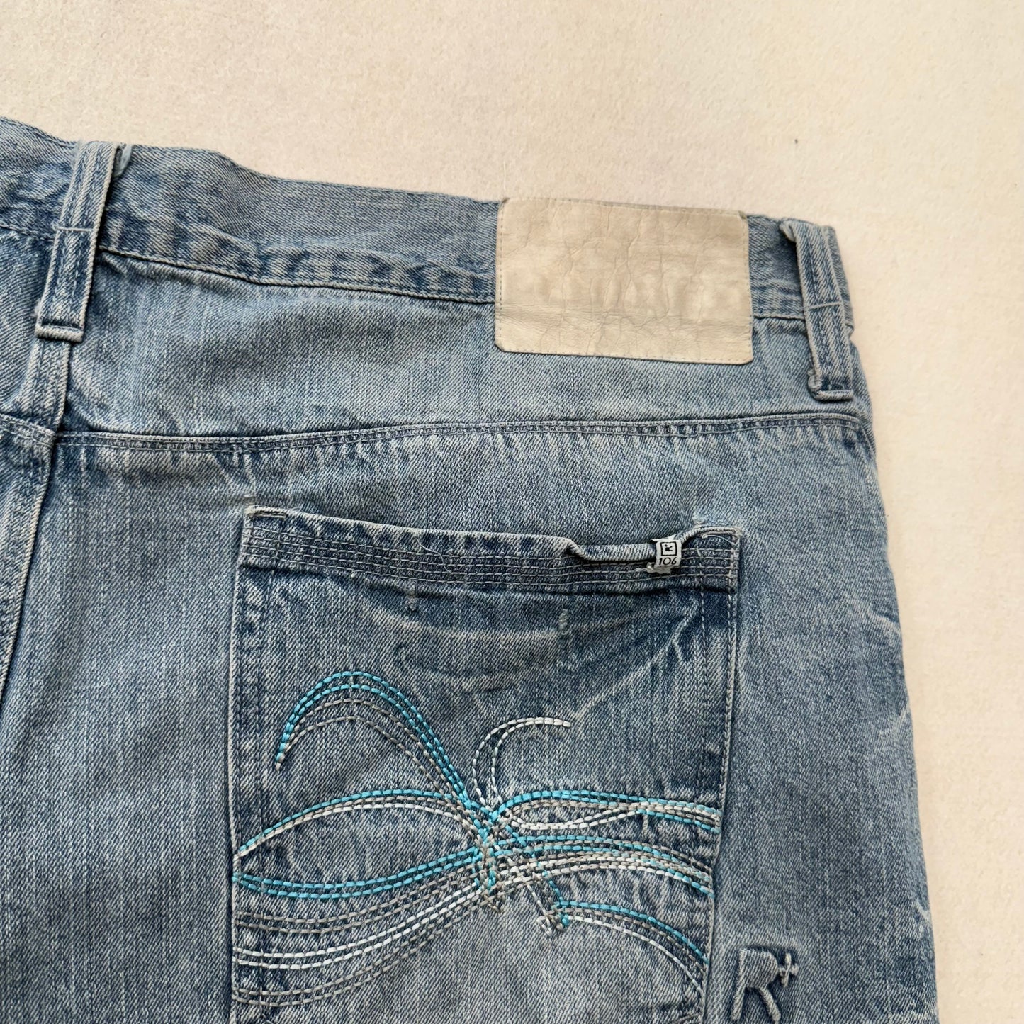 Rocawear Men's Blue Denim Relaxed Fit Shorts Embroidered Back Pockets Waist 48