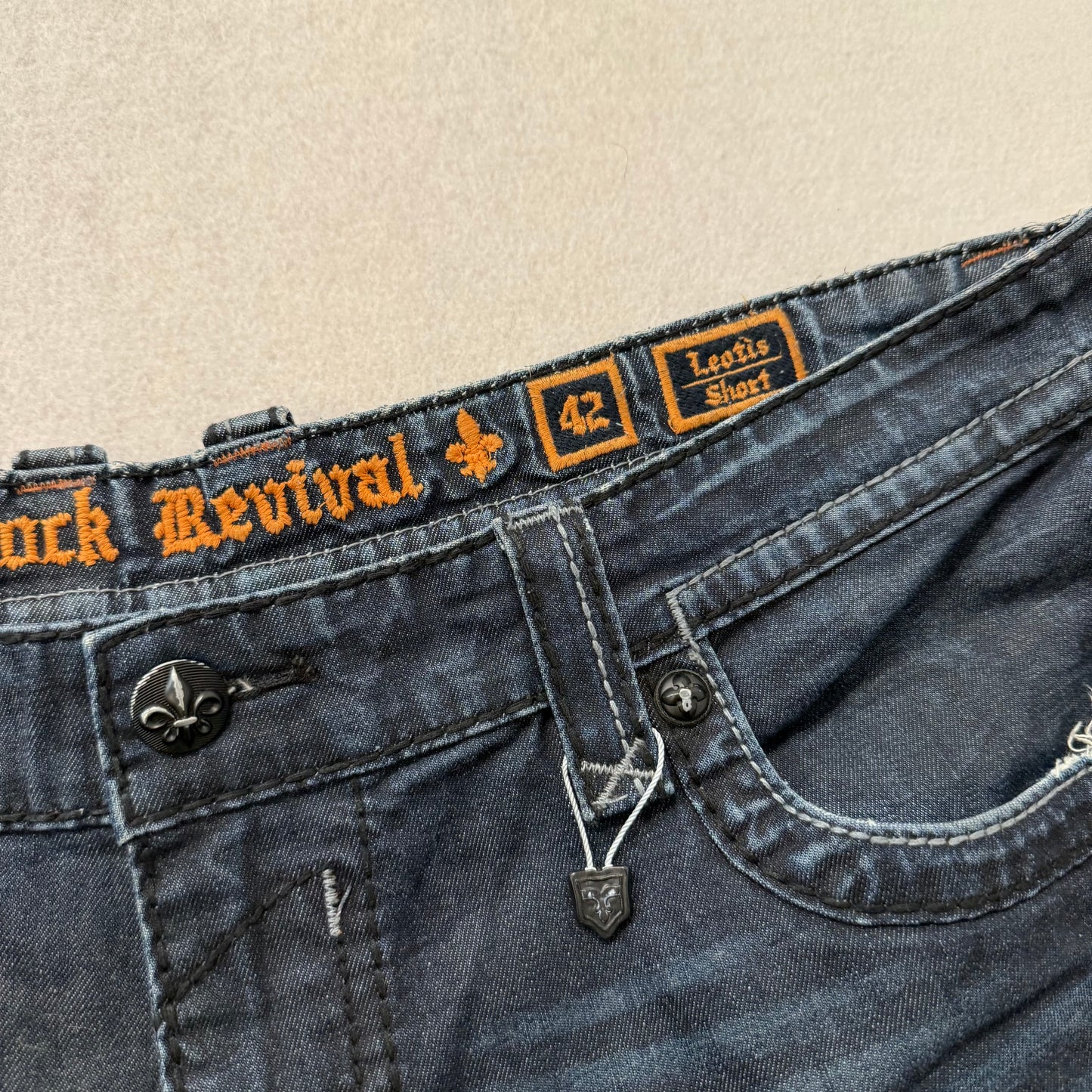 Rock Revival Leslie Dark Washed Indigo Denim Shorts Fleur-de-lis Pockets Size 42