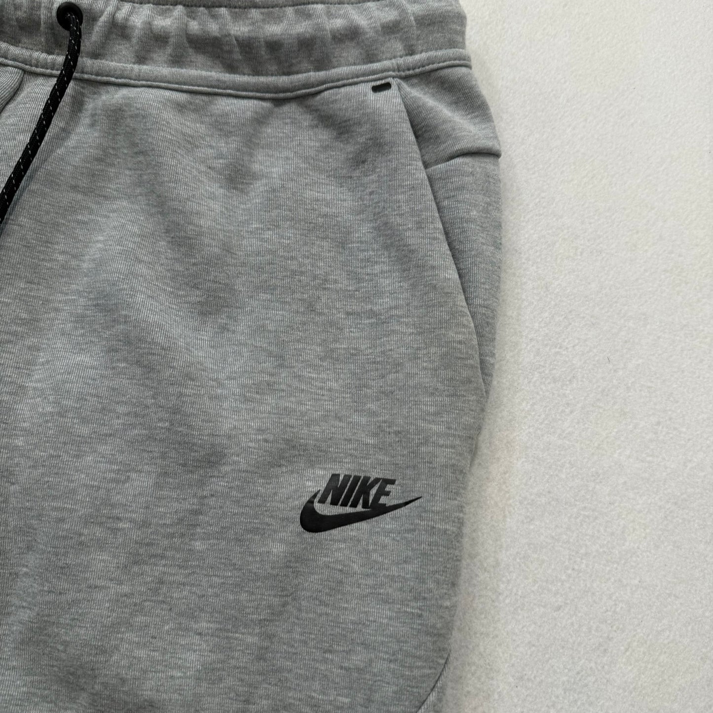 Nike Sportswear Men's Heather Gray Tech Fleece Joggers Pants Drawstring Size L
