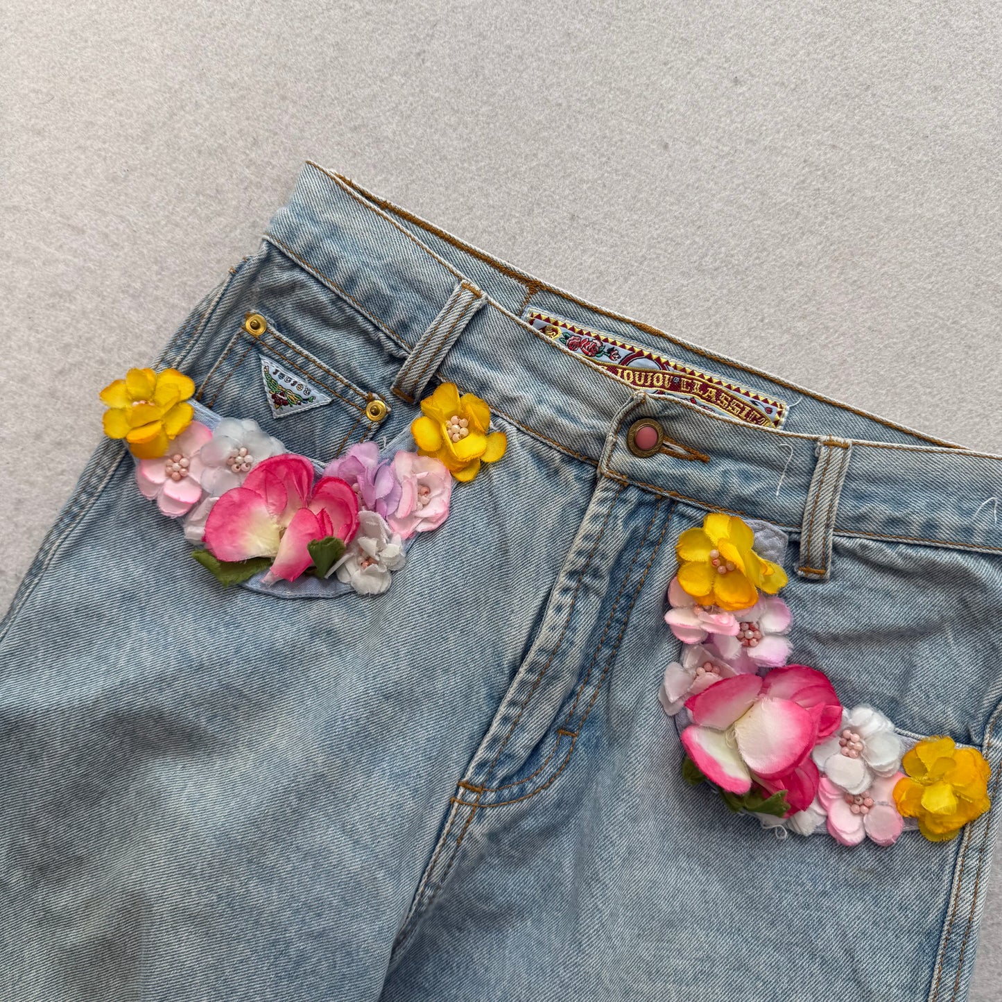 JouJou Womens Blue Denim Straight Jeans 3D Flower Embellished Pockets Size 9/10