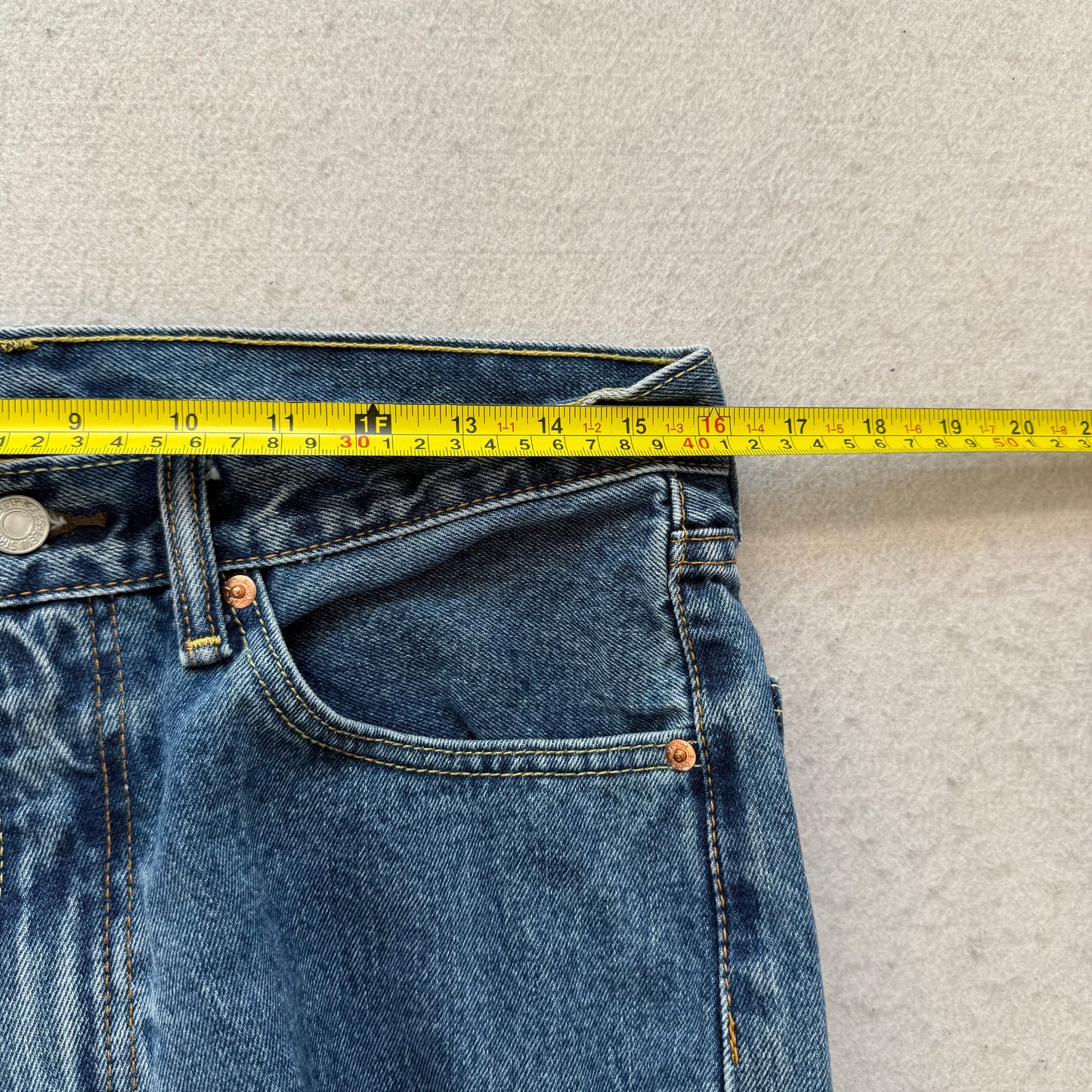 Levi's 550 Men's Blue Denim Jeans Zip Fly Pockets Classic Relaxed Fit Size 33x30