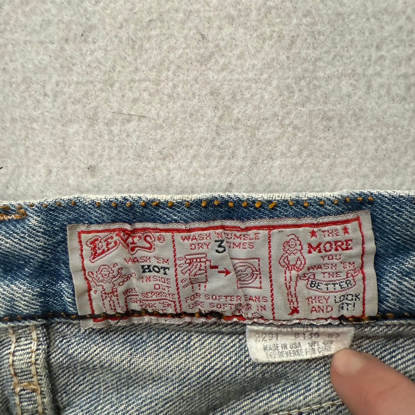 Levi's Strauss & Co. Women's Medium Wash Blue Denim Straight Leg Jeans Size 26