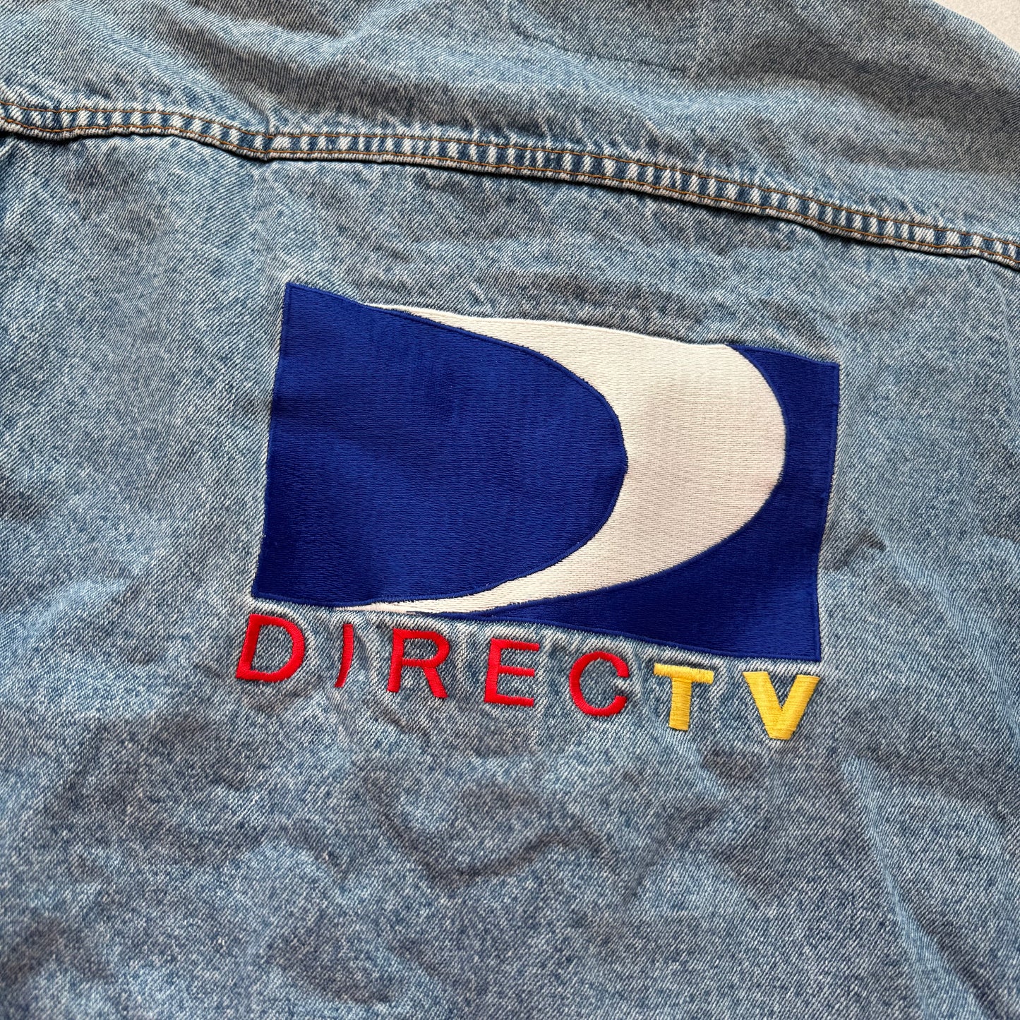 Vtg Butterfield Stage DirecTV Men's Blue Light Wash Denim Trucker Jacket Size L