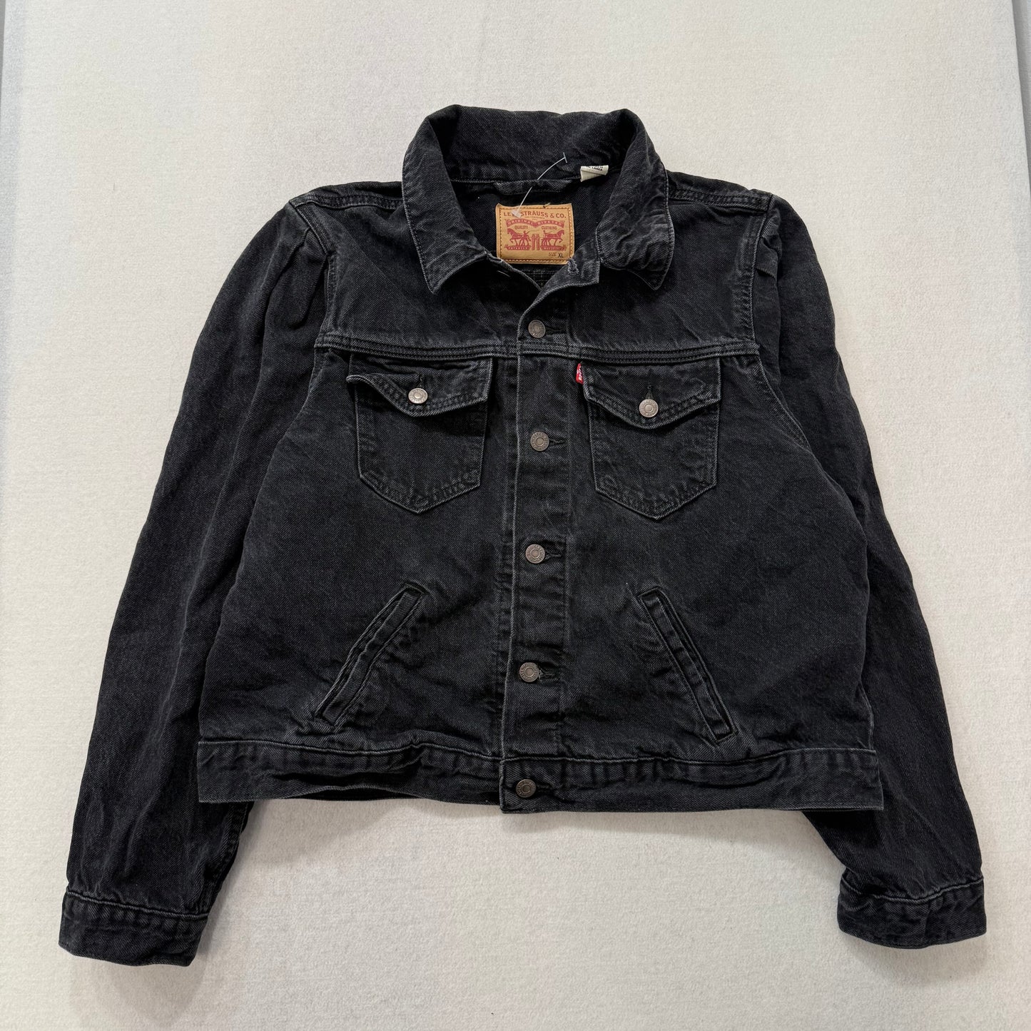 Levi Strauss & Co Women’s Cropped Button-Up Trucker Jacket Classic Denim Style Size XL