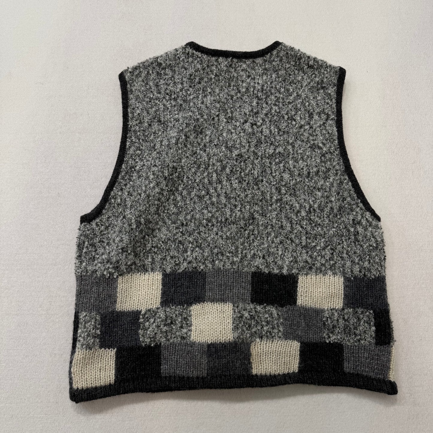 Portraits by Northern Isles Gray Patterned Button-Up Knit Vest Size Small - Clean Curriculums 