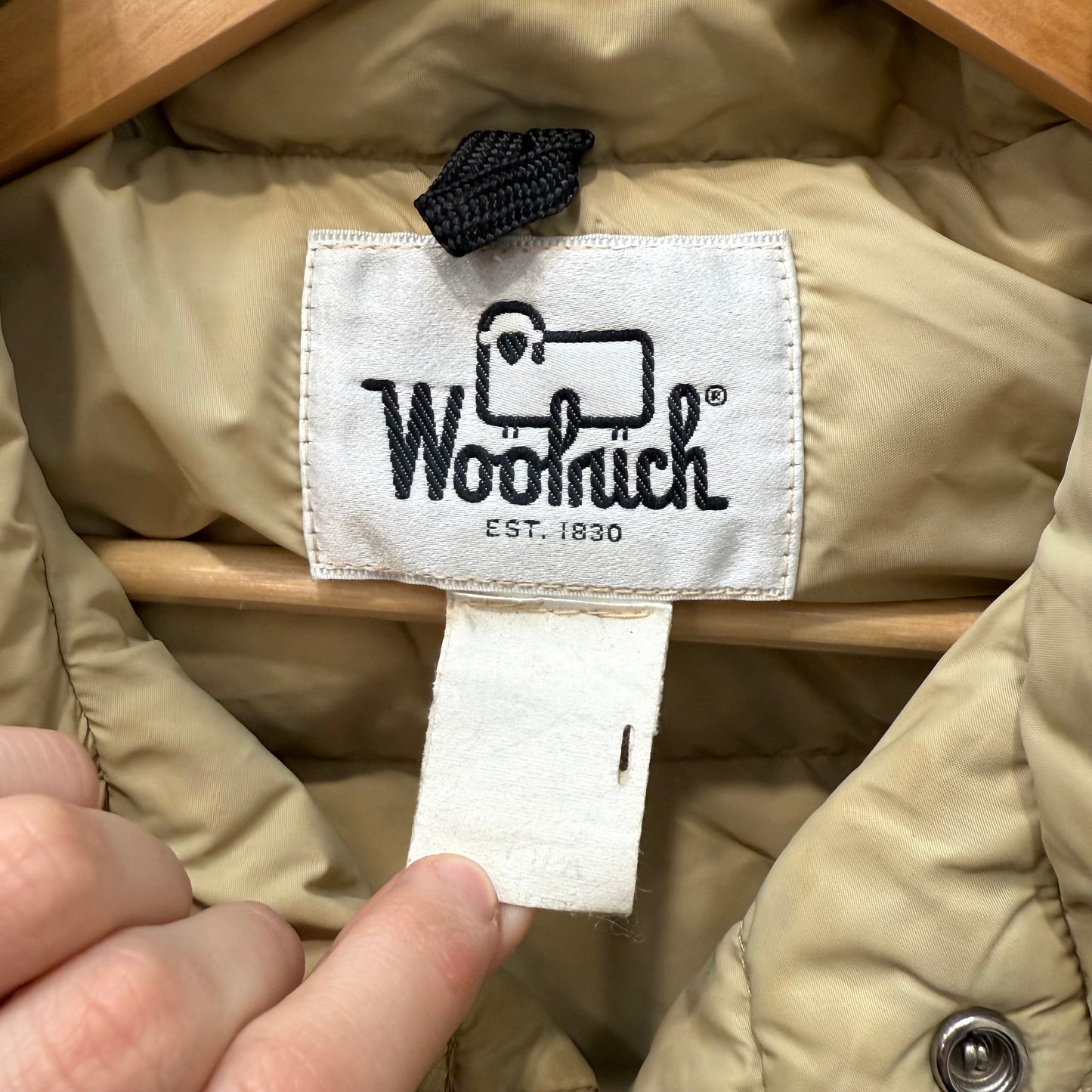 Woolrich Men's Beige Quilted Down Puffer Vest Snap Buttons Cargo Pockets Size L