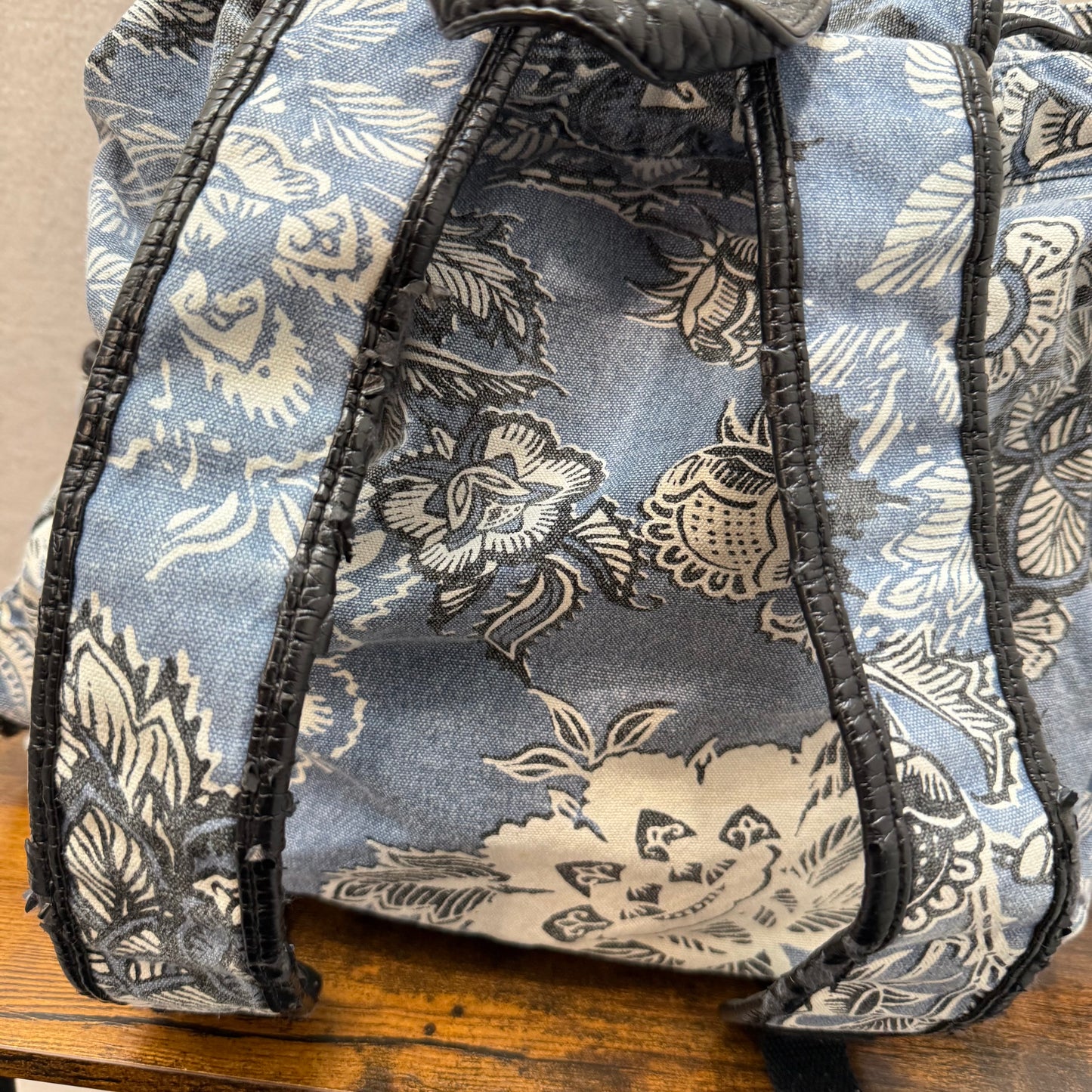 Aeropostale Blue White Paisley Canvas Flap Top Backpack Utility Pockets Size L