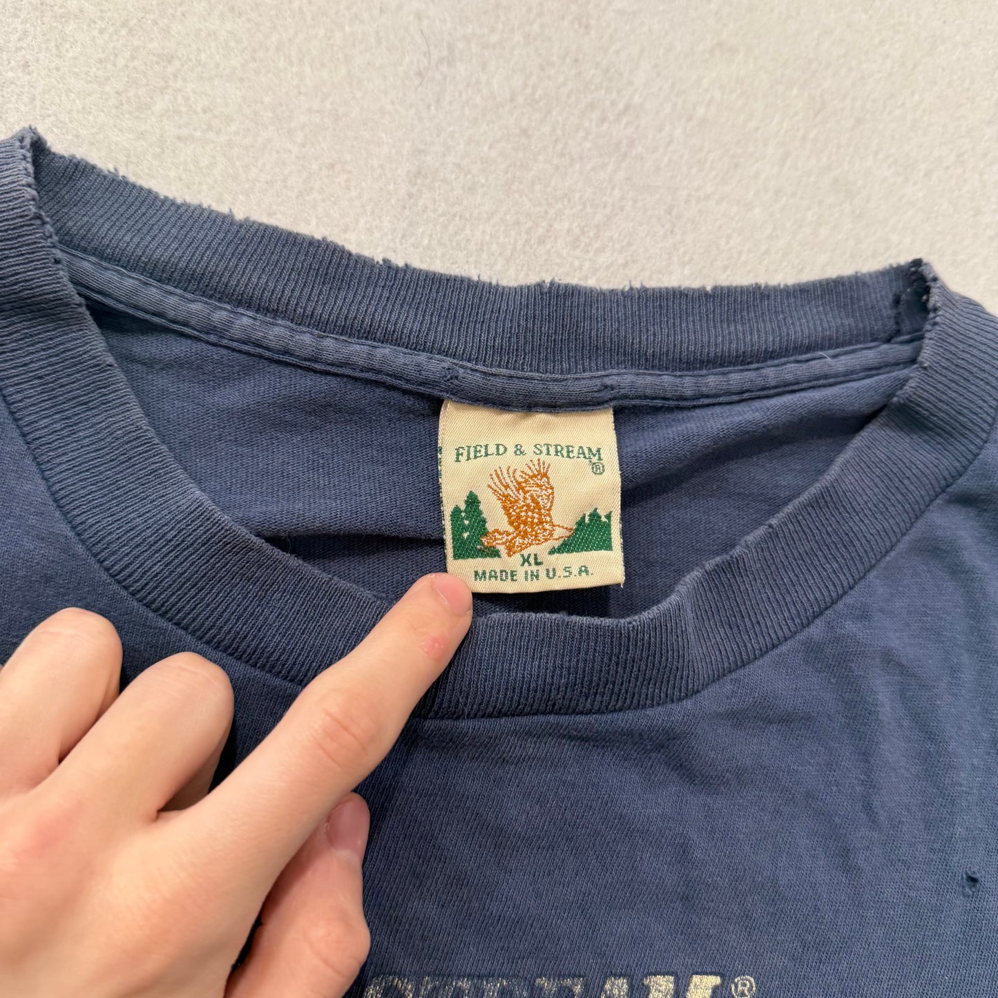 Vintage Field & Stream Wilderness Fish Club Men's Blue Graphic T-Shirt Size XL