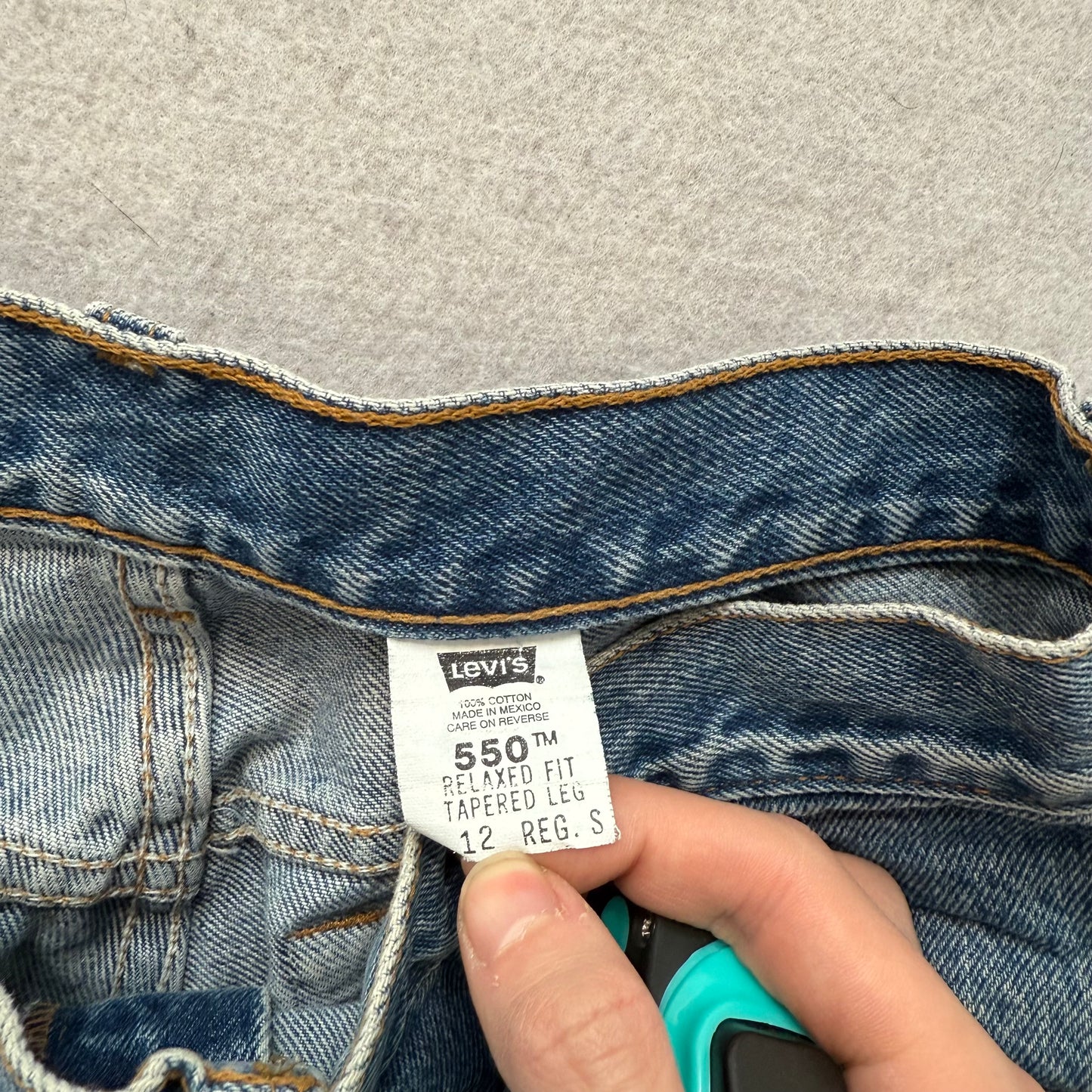 Levi's 550 Men's Blue Denim Relaxed Fit Tapered Leg Jeans Medium Washed Size 32