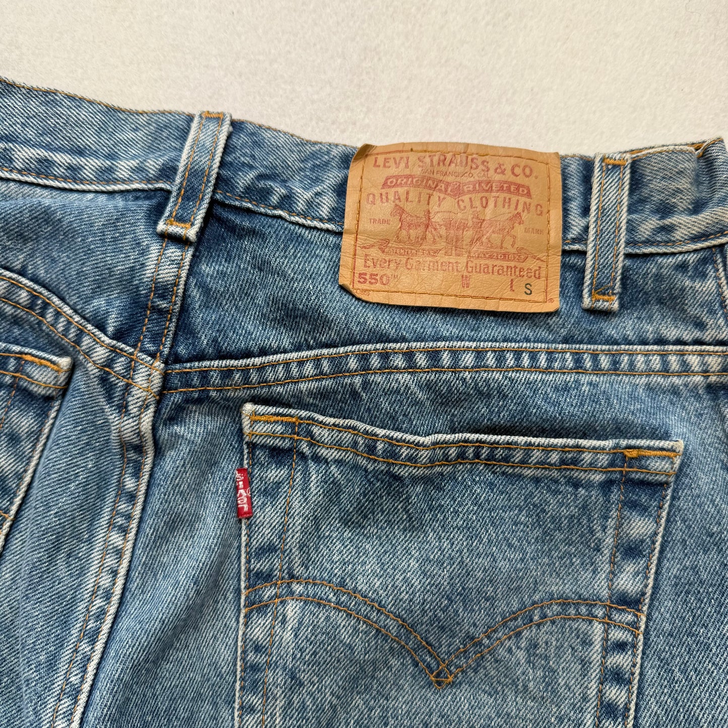 Levi's 550 Men's Blue Denim Relaxed Fit Tapered Leg Jeans Medium Washed Size 32