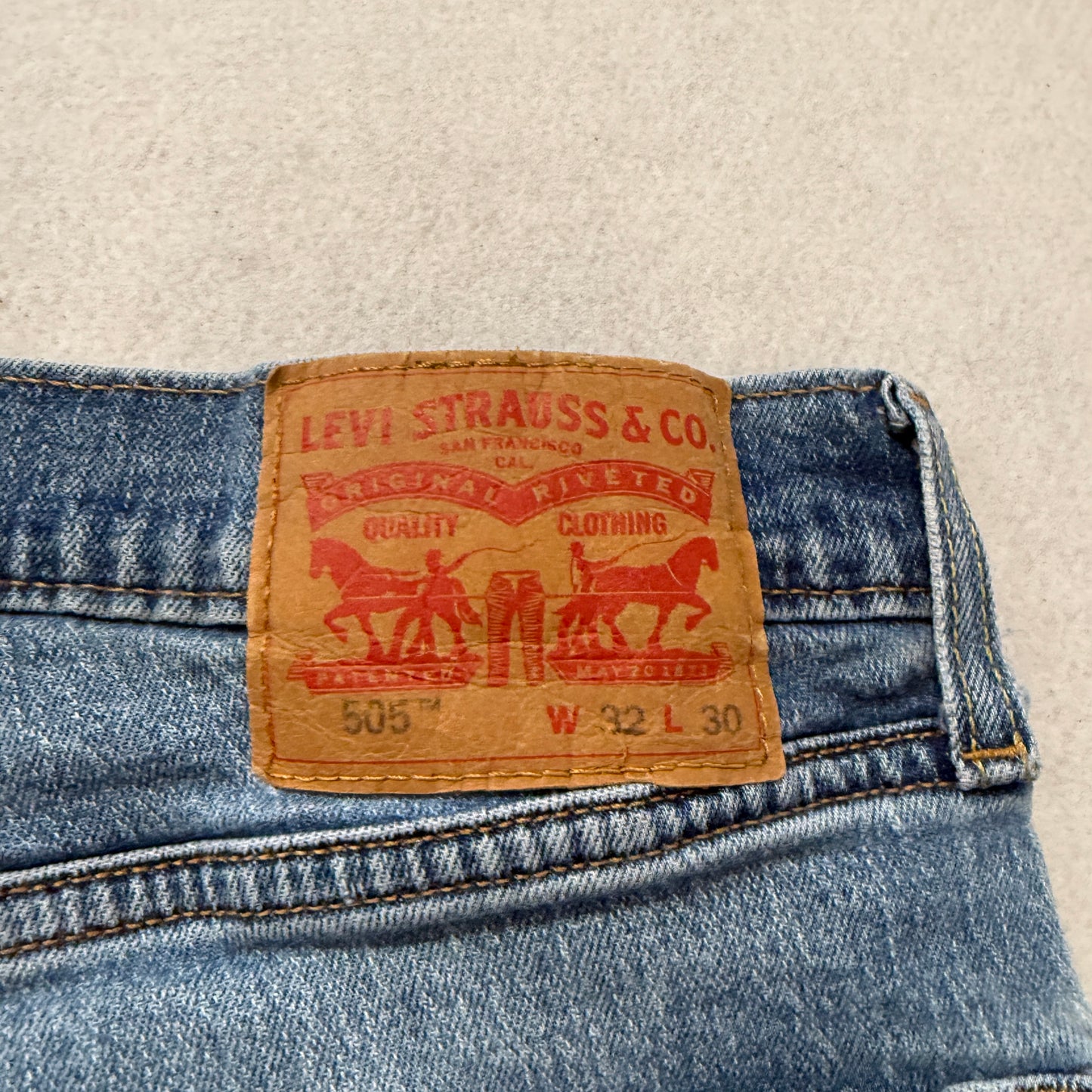Levi's 505 Men Blue Denim Jeans Straight Leg Pocket Zip-Fly Classic Size W32xL30