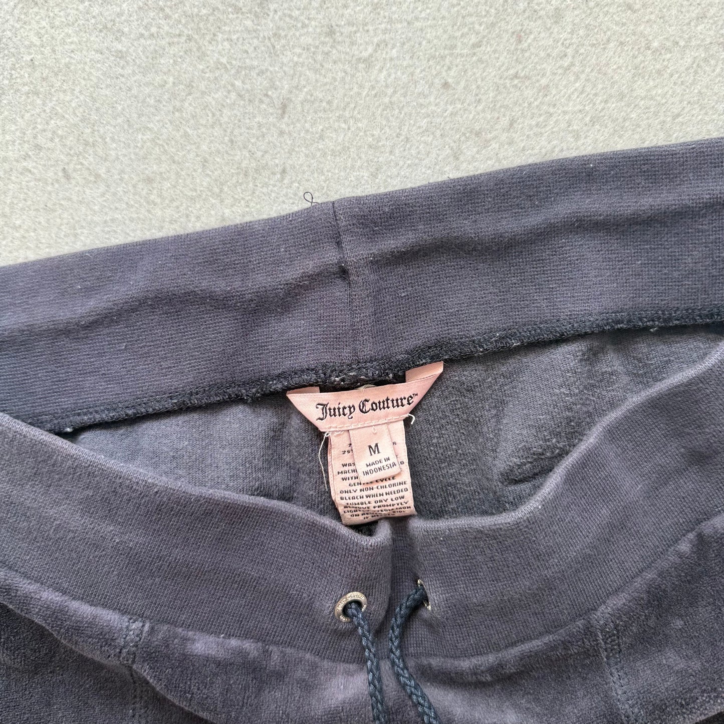 Juicy Couture Women's Navy Velour Flared Leg Track Pant Back Snap Pockets Size M
