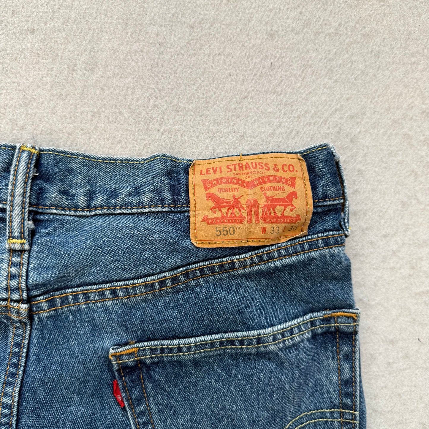 Levi's 550 Men's Blue Denim Jeans Zip Fly Pockets Classic Relaxed Fit Size 33x30