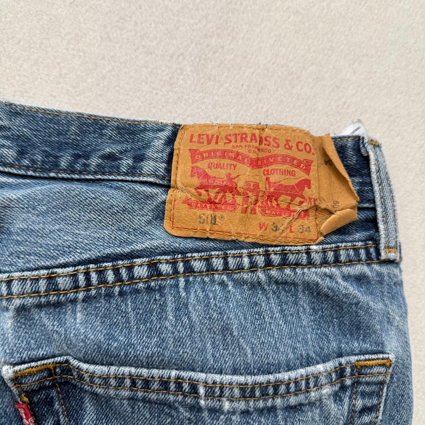 Levi Strauss & Co Men's Medium Blue Denim Straight Leg Jeans Frayed Hems Size 34