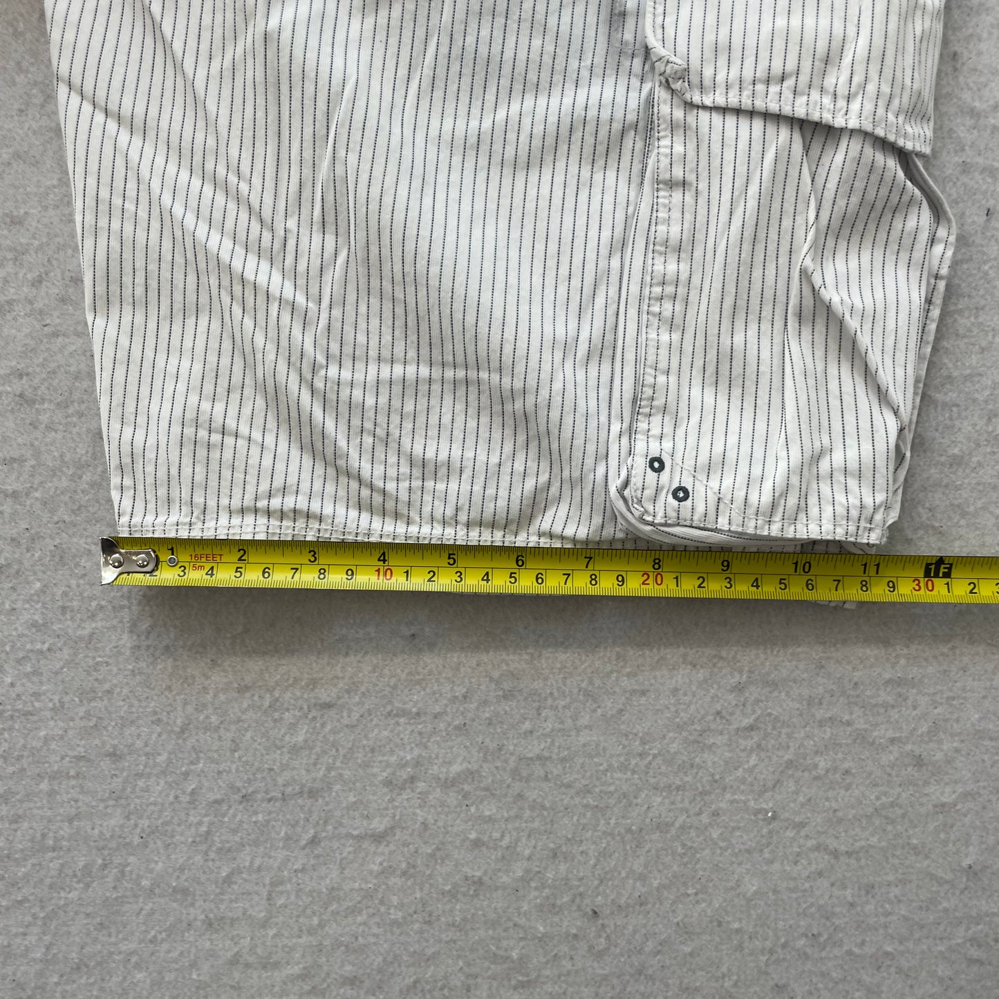 Billabong Men's Off White Pinstripe Cargo Shorts Embroidered Spellout Size 34