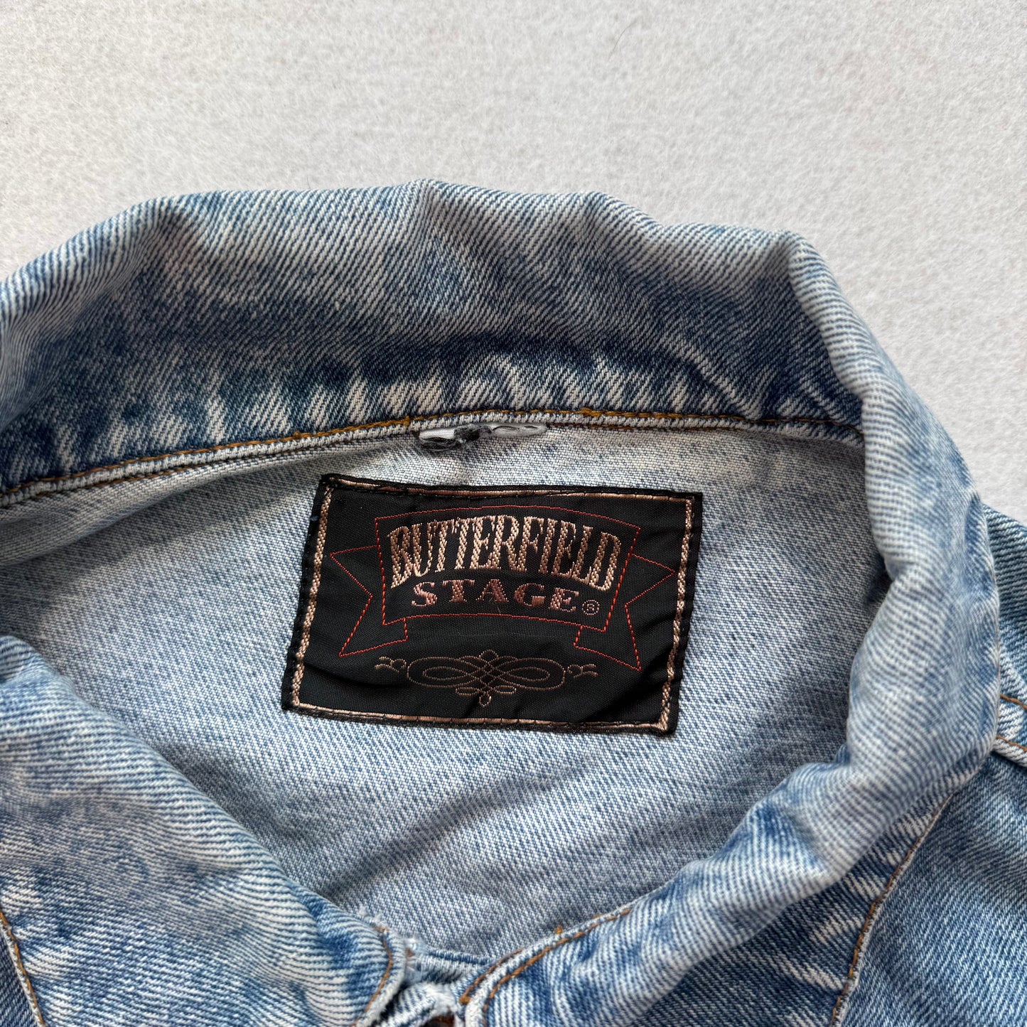 Vtg Butterfield Stage DirecTV Men's Blue Light Wash Denim Trucker Jacket Size L