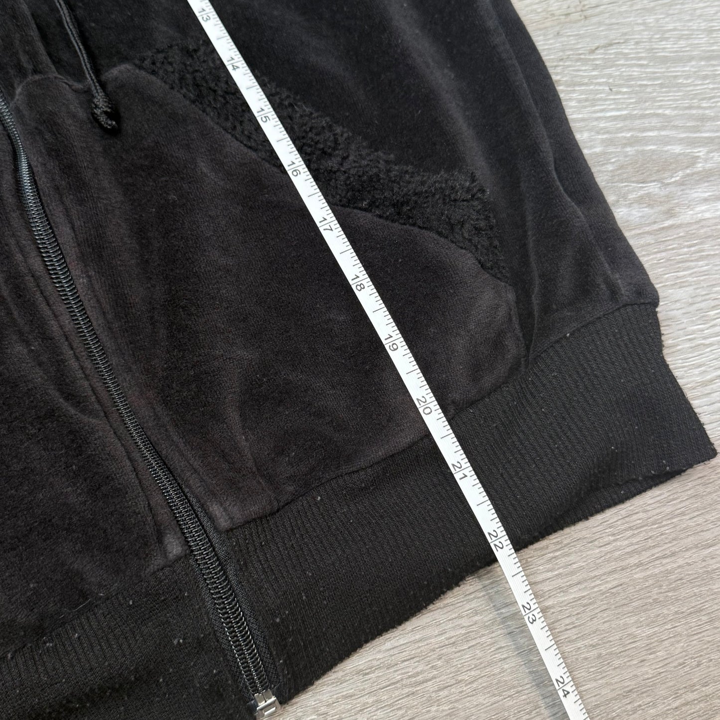 Vintage Juicy Couture Womens Black Velour Zip-Up Hoodie Loungewear Pocket Size S