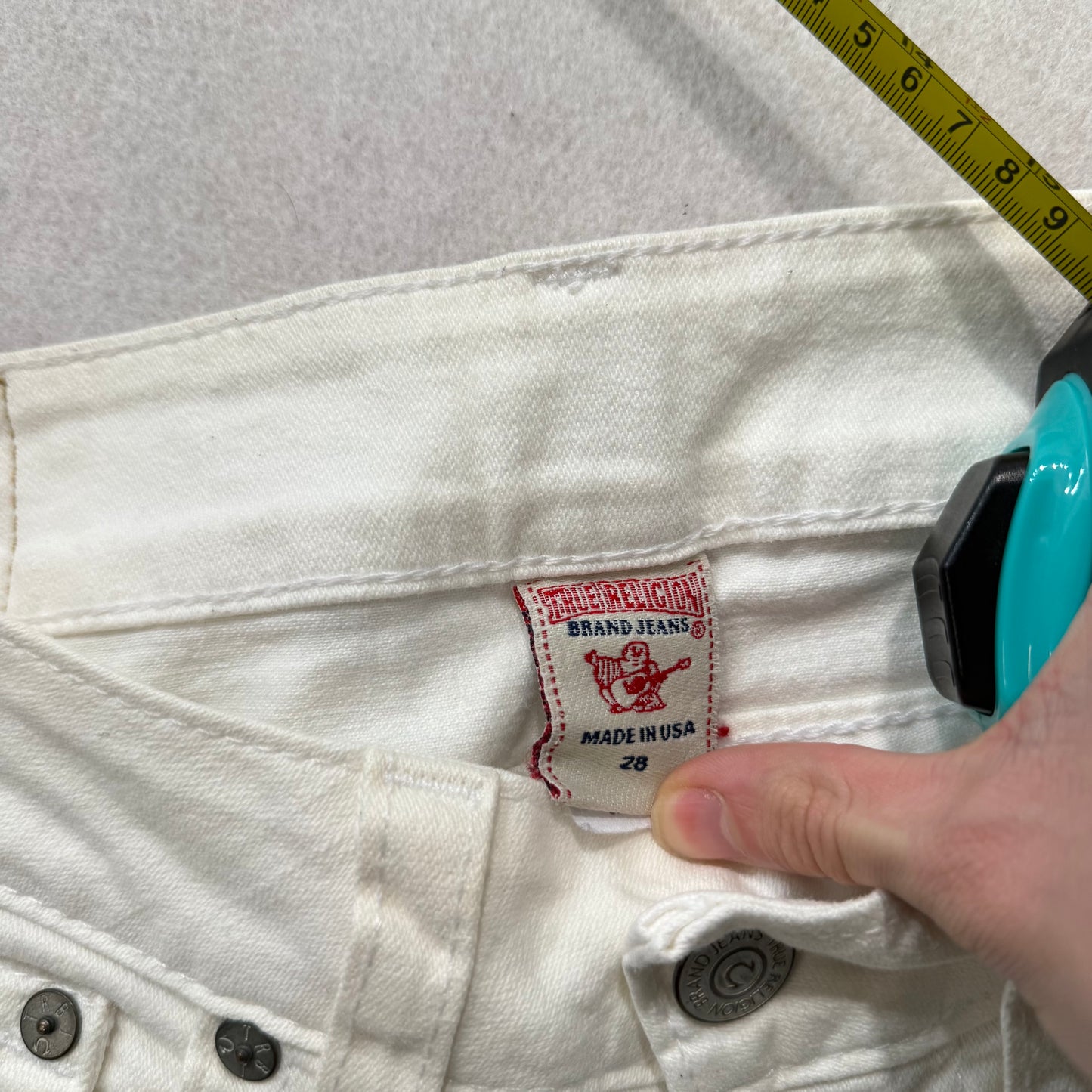 True Religion White Denim Flared Jeans Back Snap Pockets Mid Rise Size 28